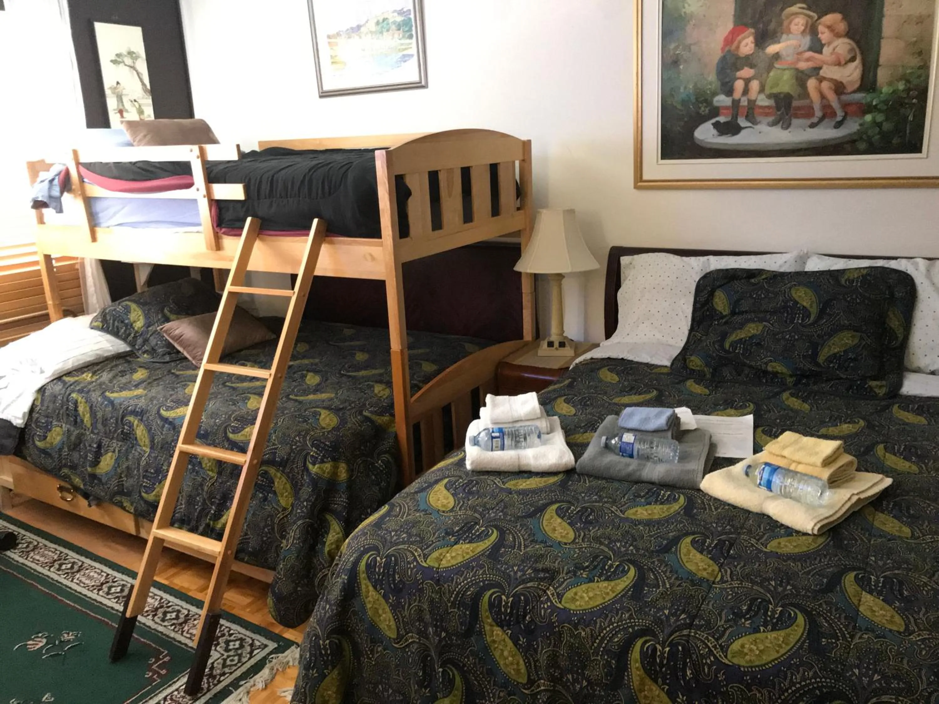 Repos & Manna Downtown Montréal