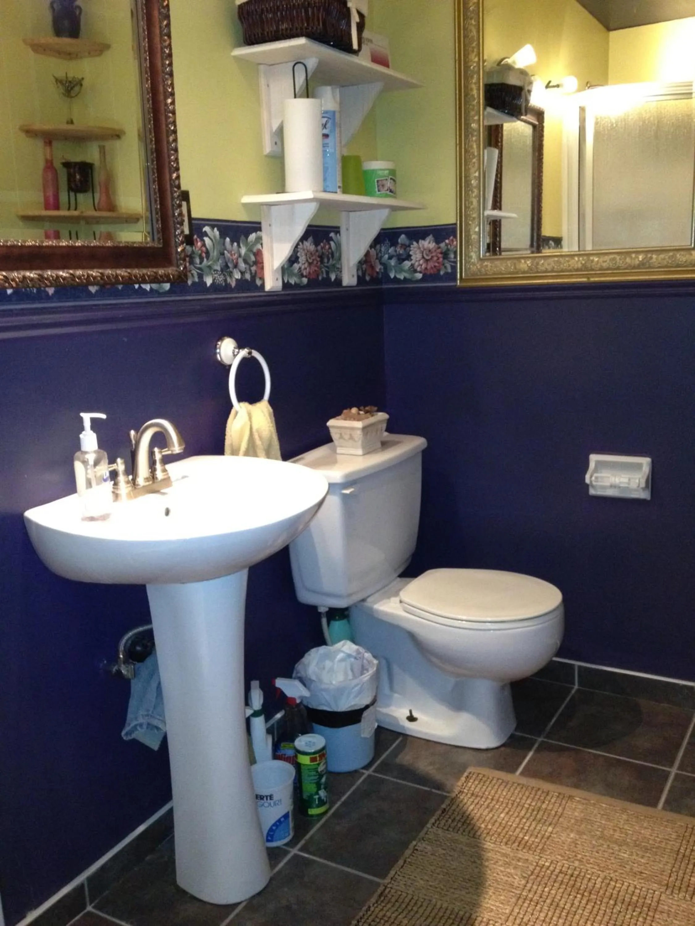 Bathroom in Repos & Manna Downtown Montréal