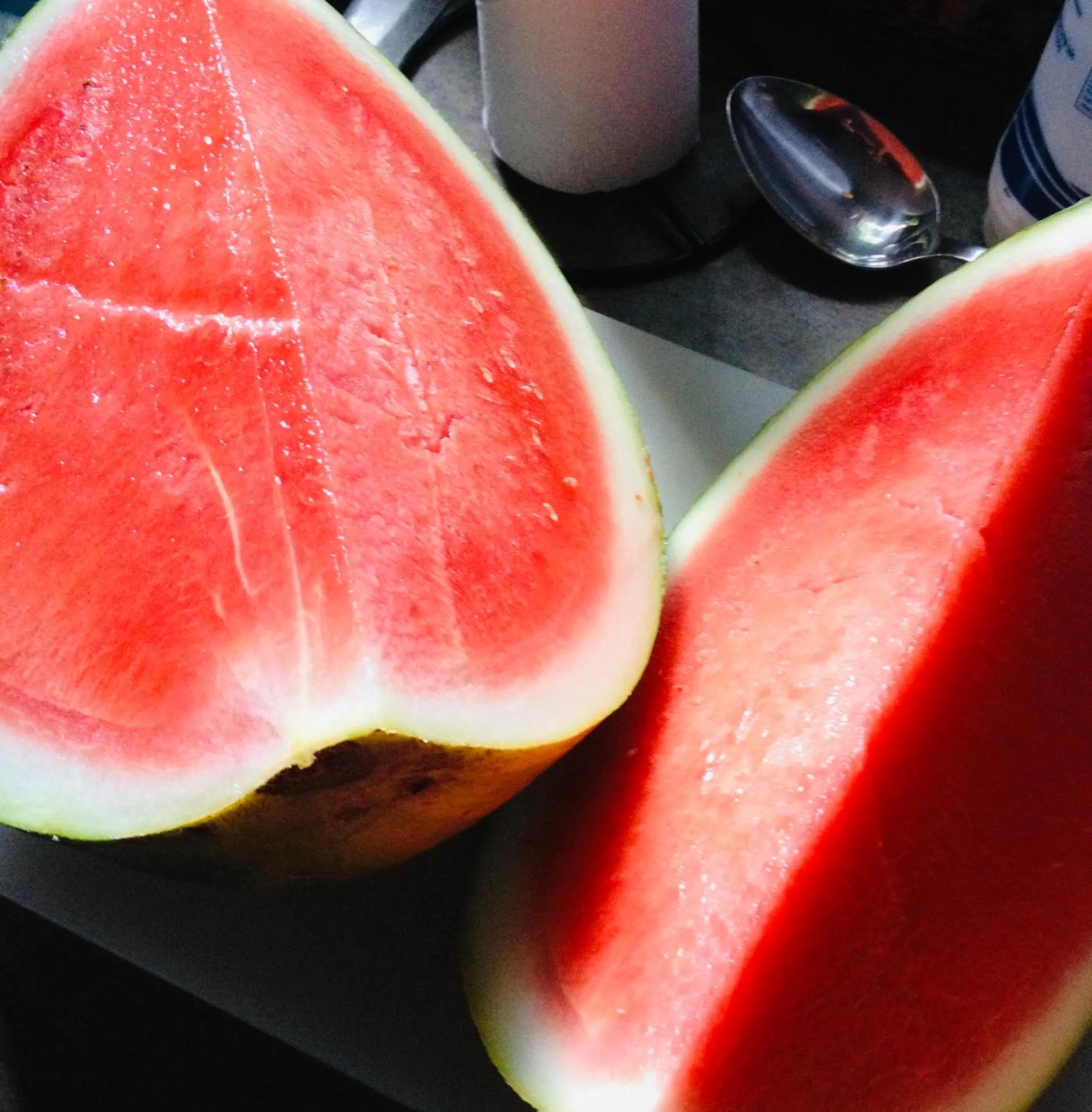 Food in Repos & Manna Downtown Montréal