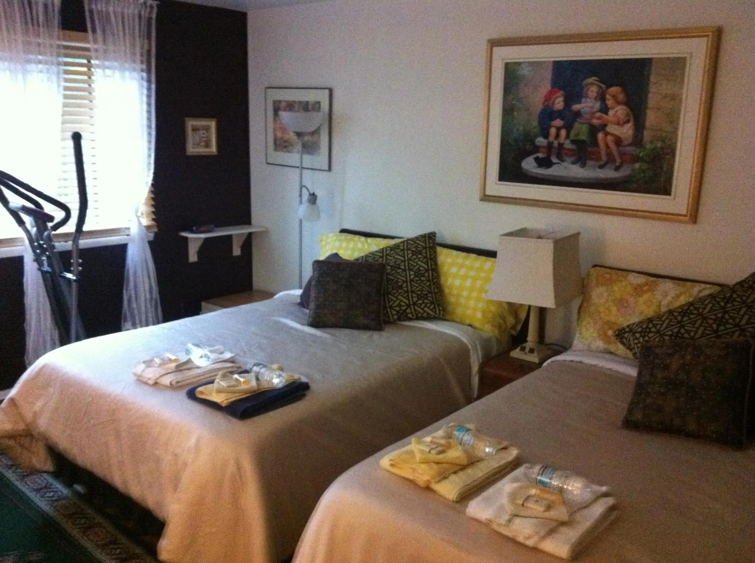 Bed in Repos & Manna Downtown Montréal