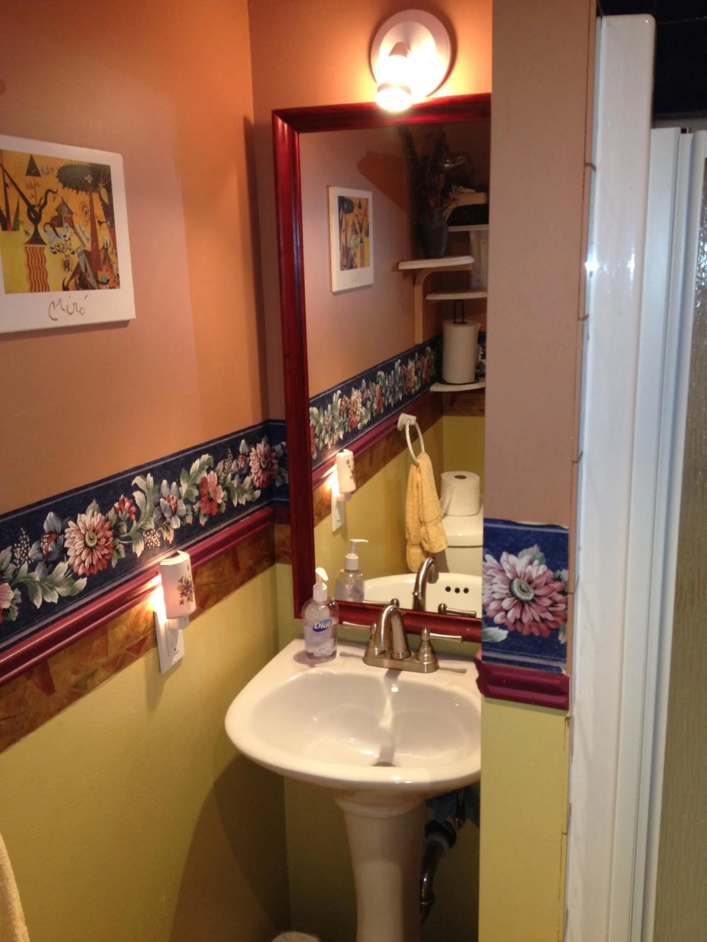 Bathroom in Repos & Manna Downtown Montréal