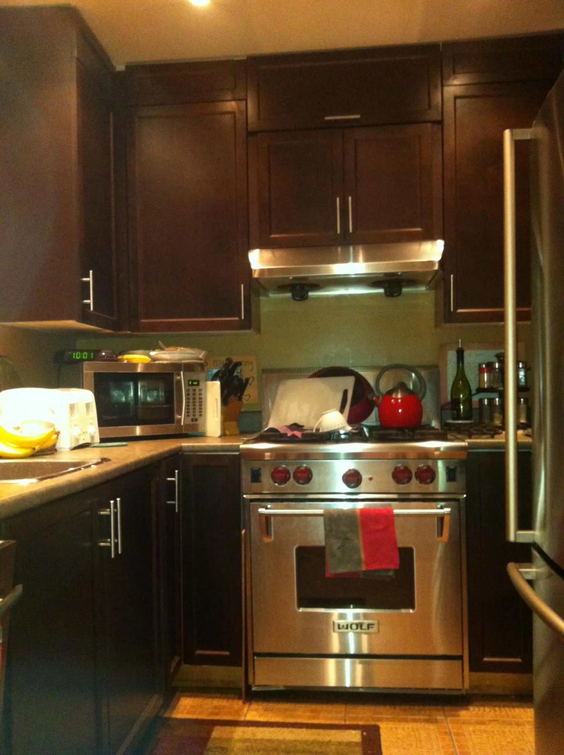 Kitchen or kitchenette in Repos & Manna Downtown Montréal