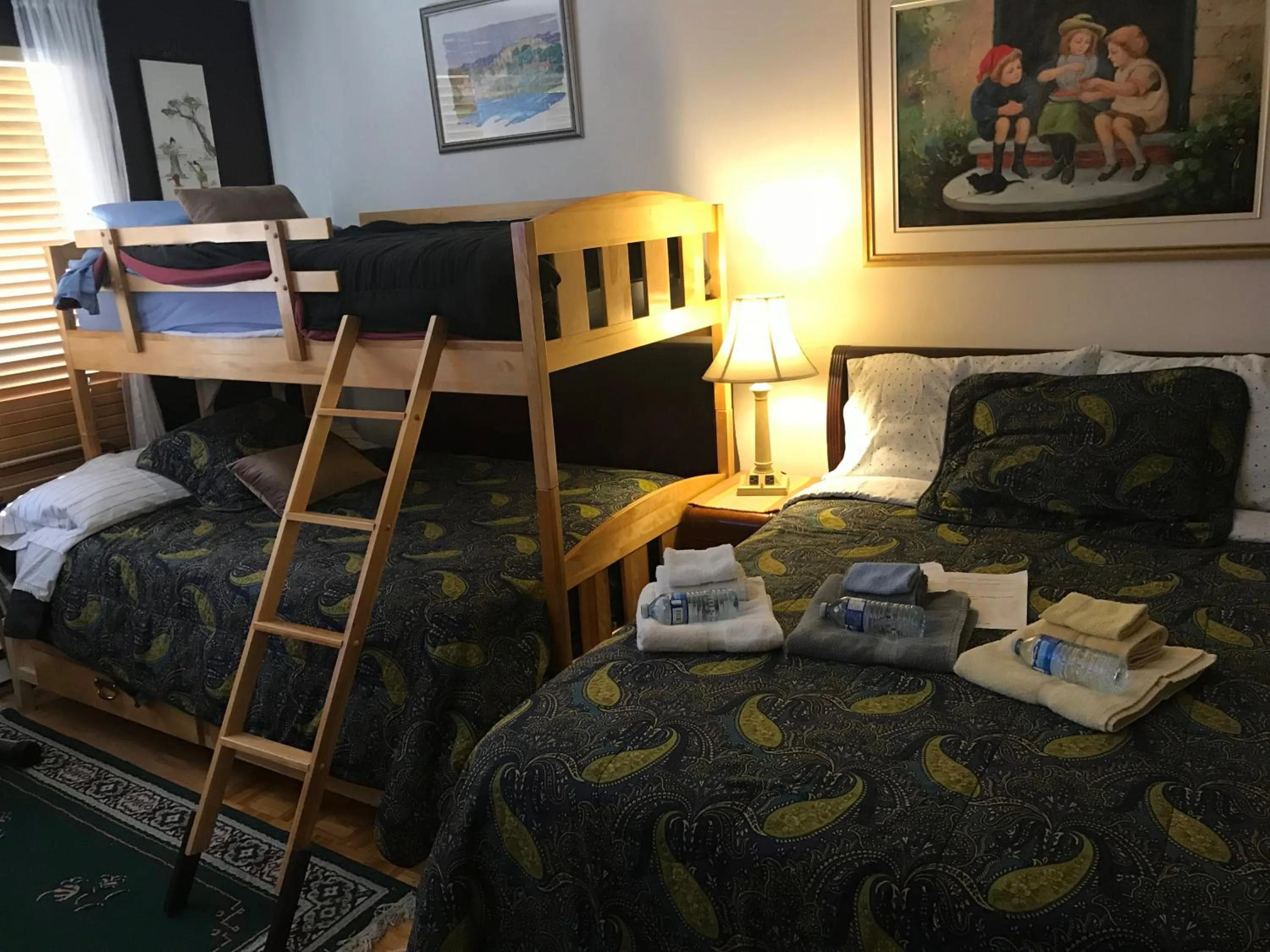 Repos & Manna Downtown Montréal