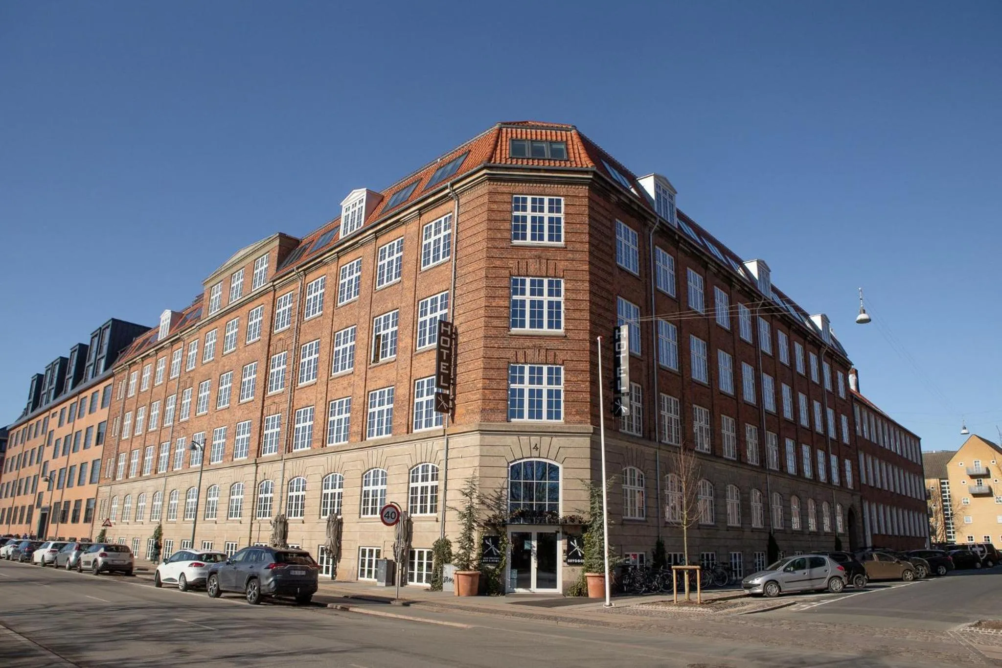 Facade/entrance in Bryggen Guldsmeden