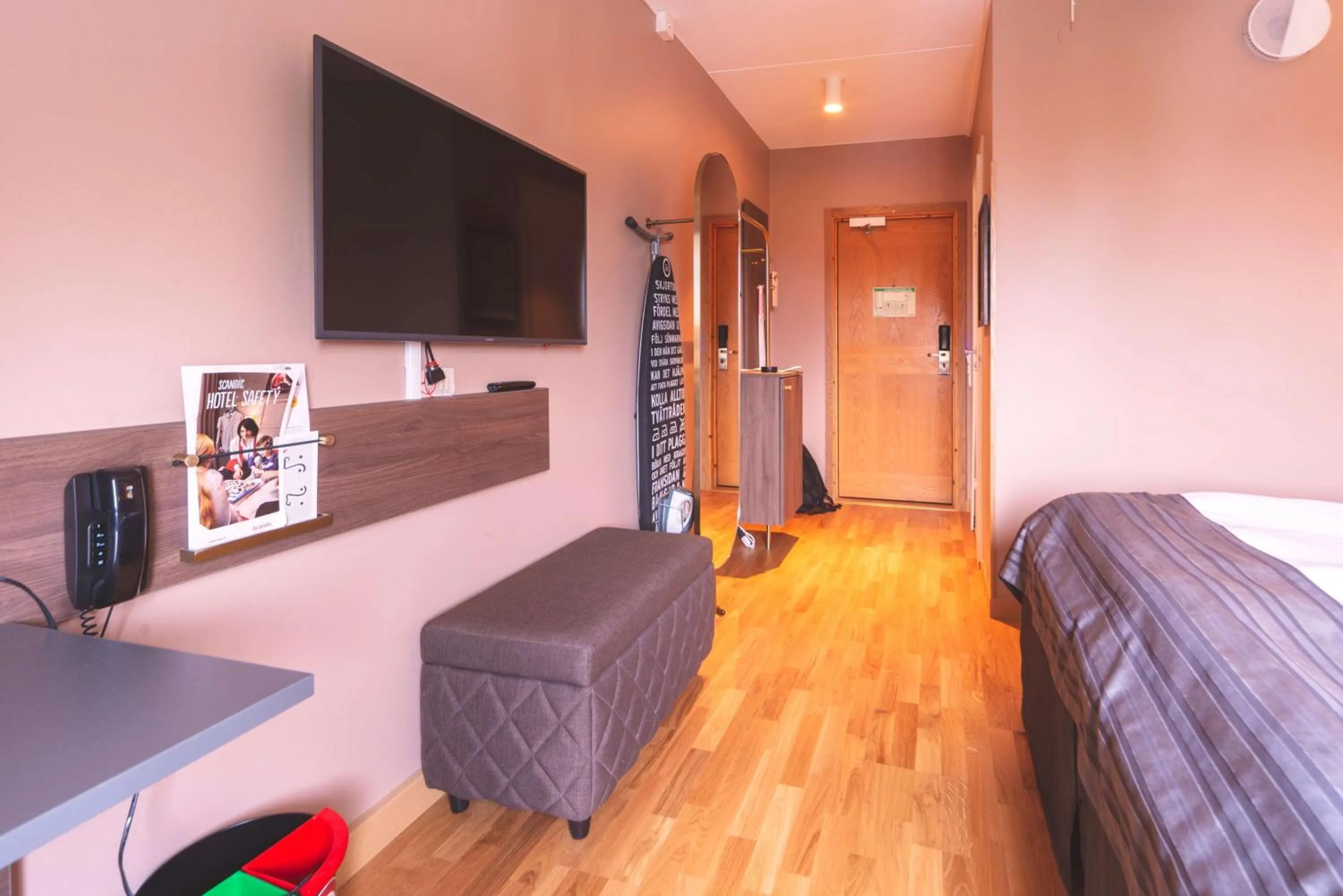 Bedroom, Bed in Scandic Hallandia