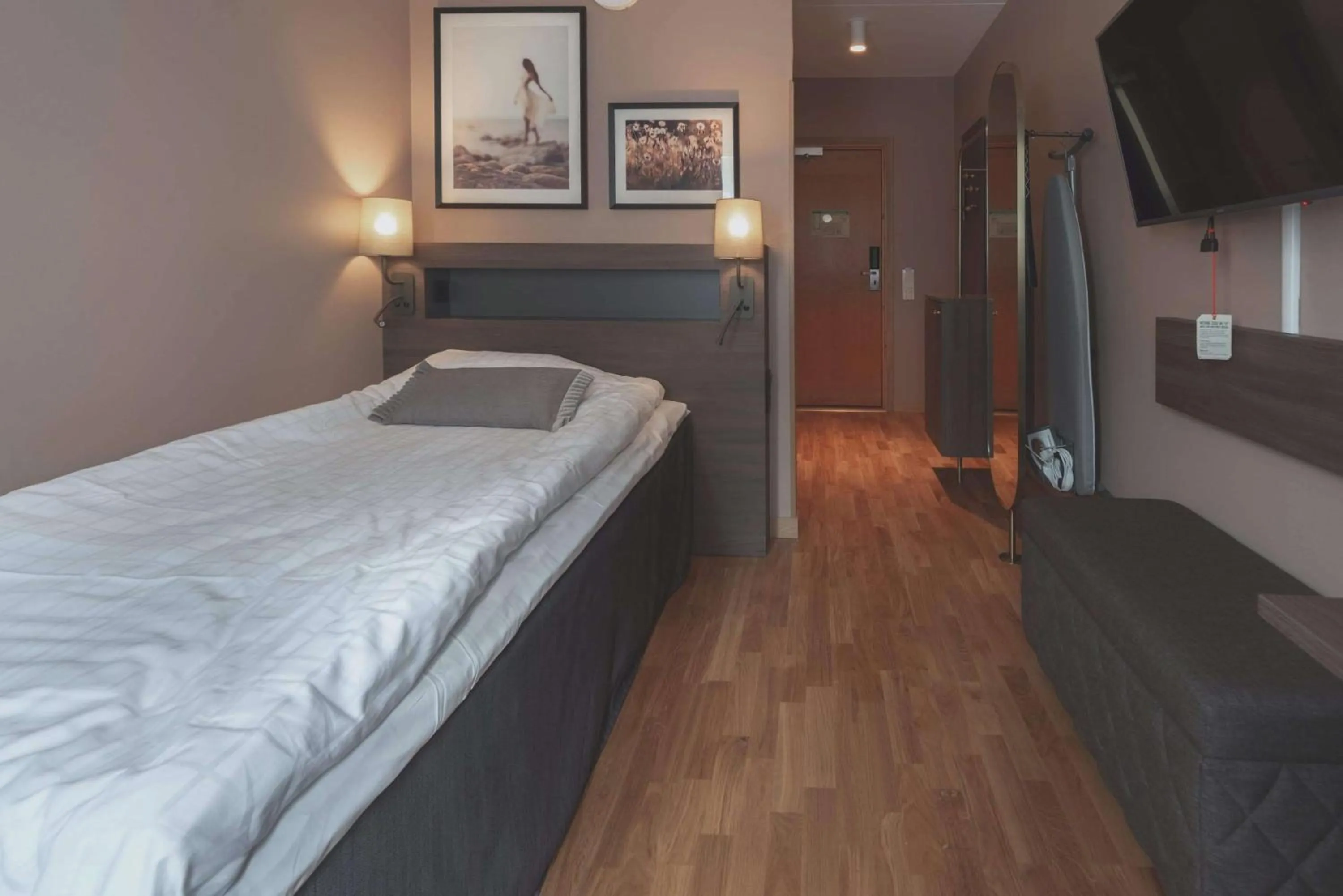 Bedroom, Bed in Scandic Hallandia