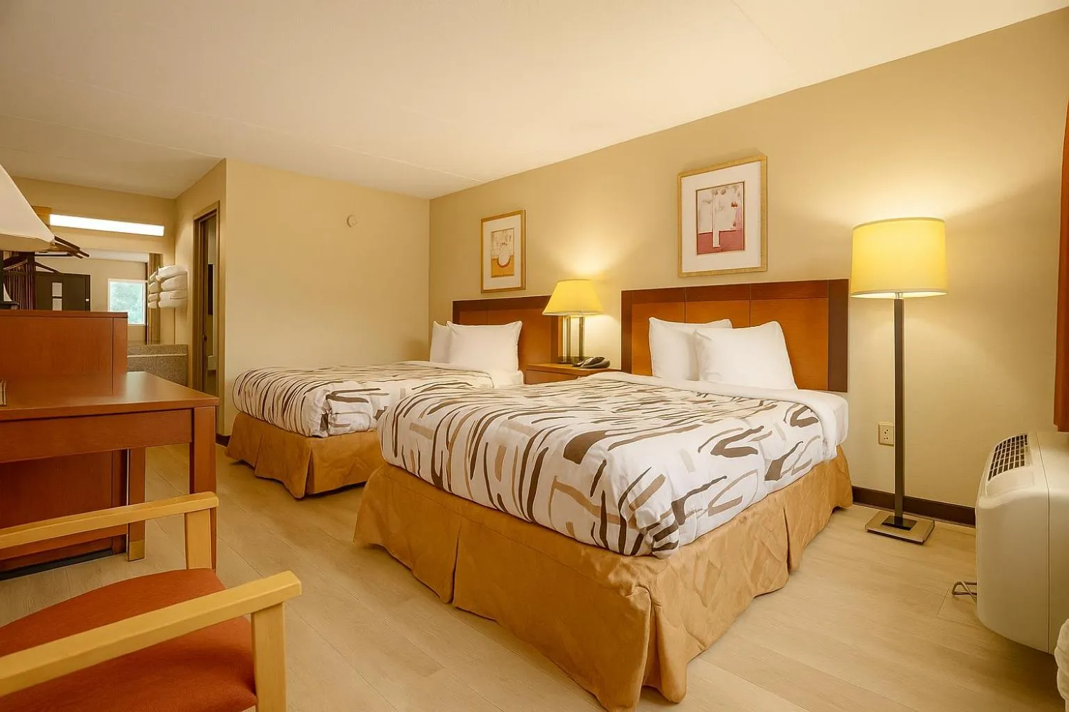 Bed in Sunset Inn - Augusta