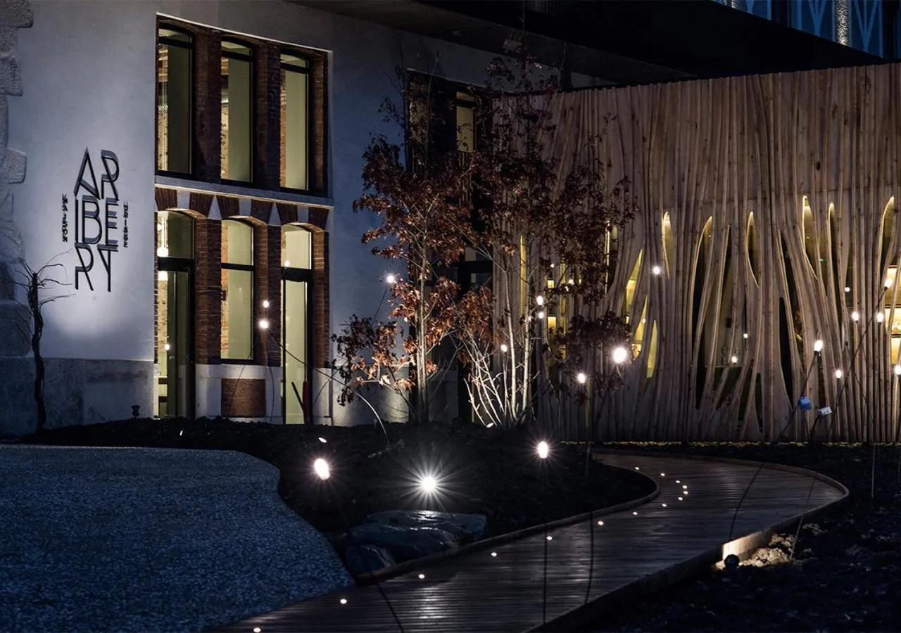 Property building in Maison Aribert