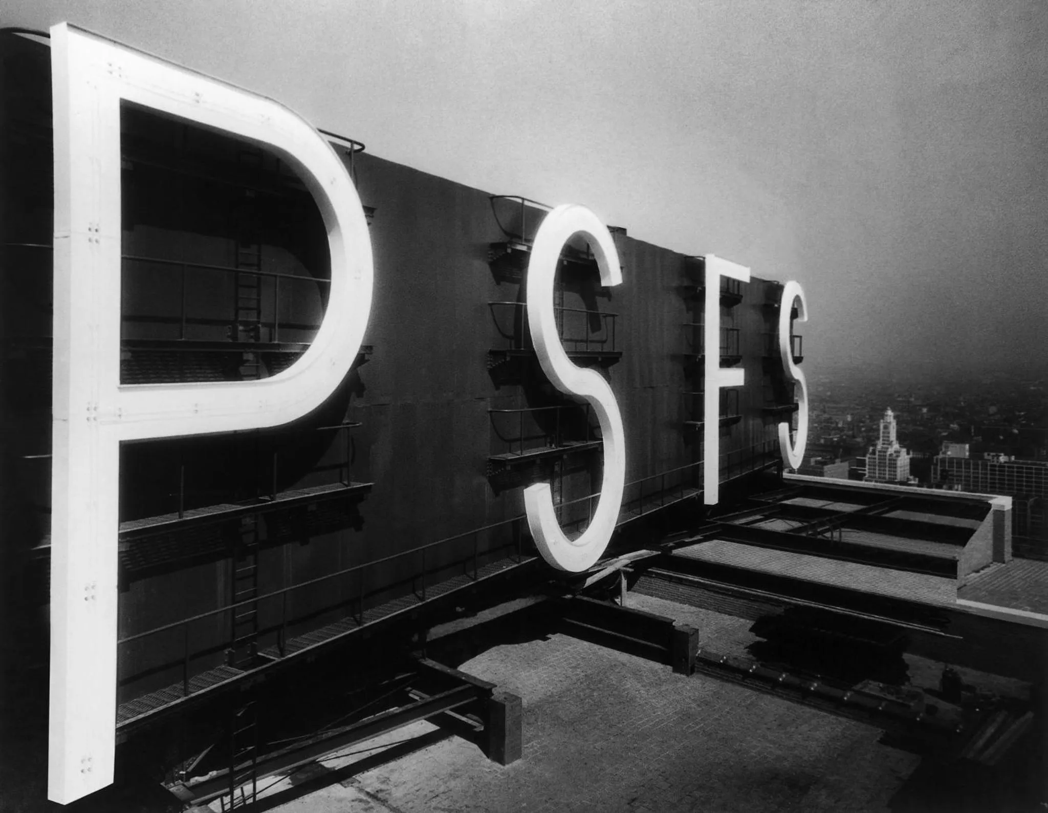 Property building in Loews Philadelphia Hotel