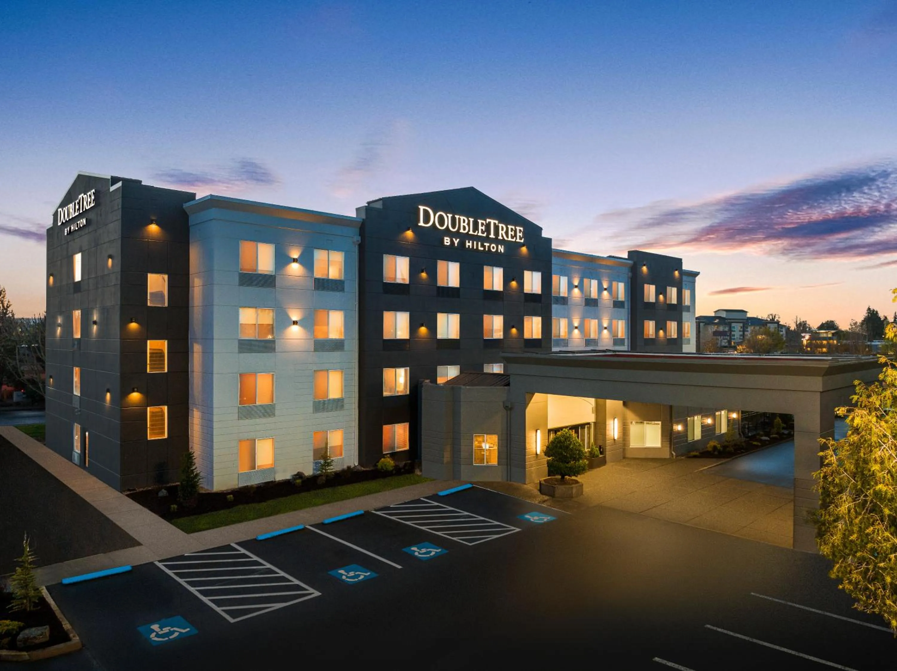 Property building in DoubleTree by Hilton North Salem