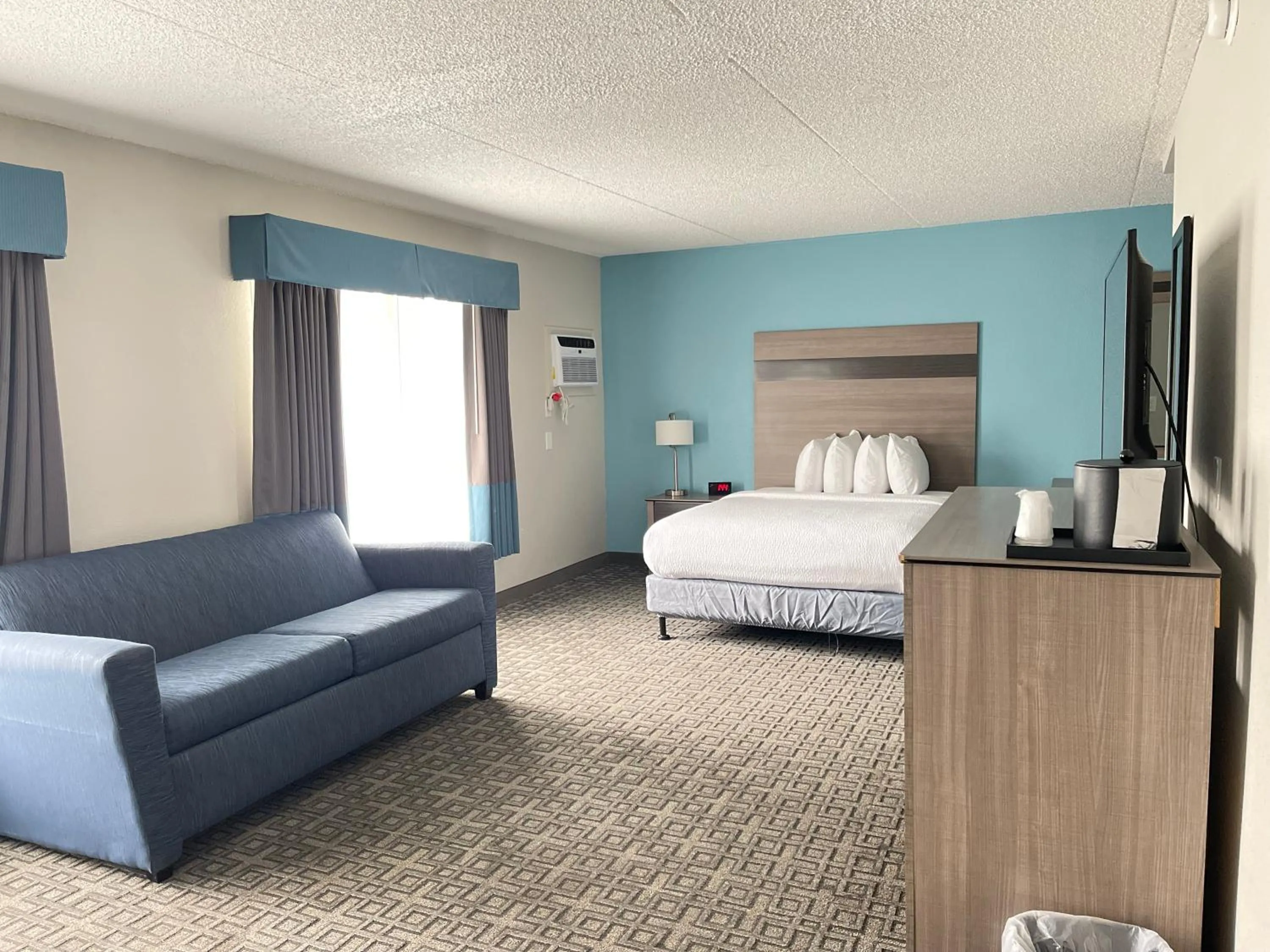 TV and multimedia, Bed in Days Inn & Suites by Wyndham Spokane