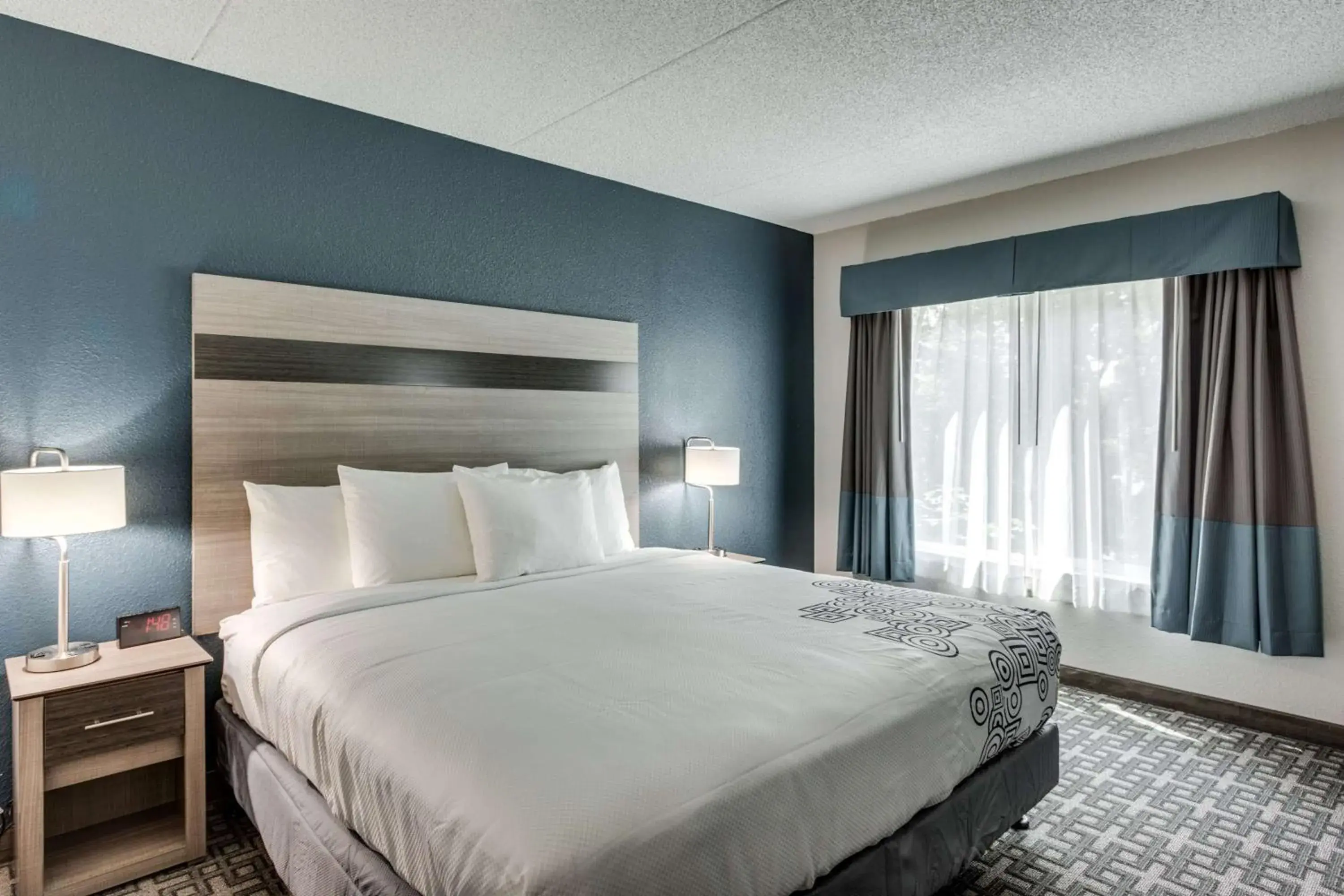Bed in Days Inn & Suites by Wyndham Spokane Bed in Days Inn & Suites by Wyndham Spokane