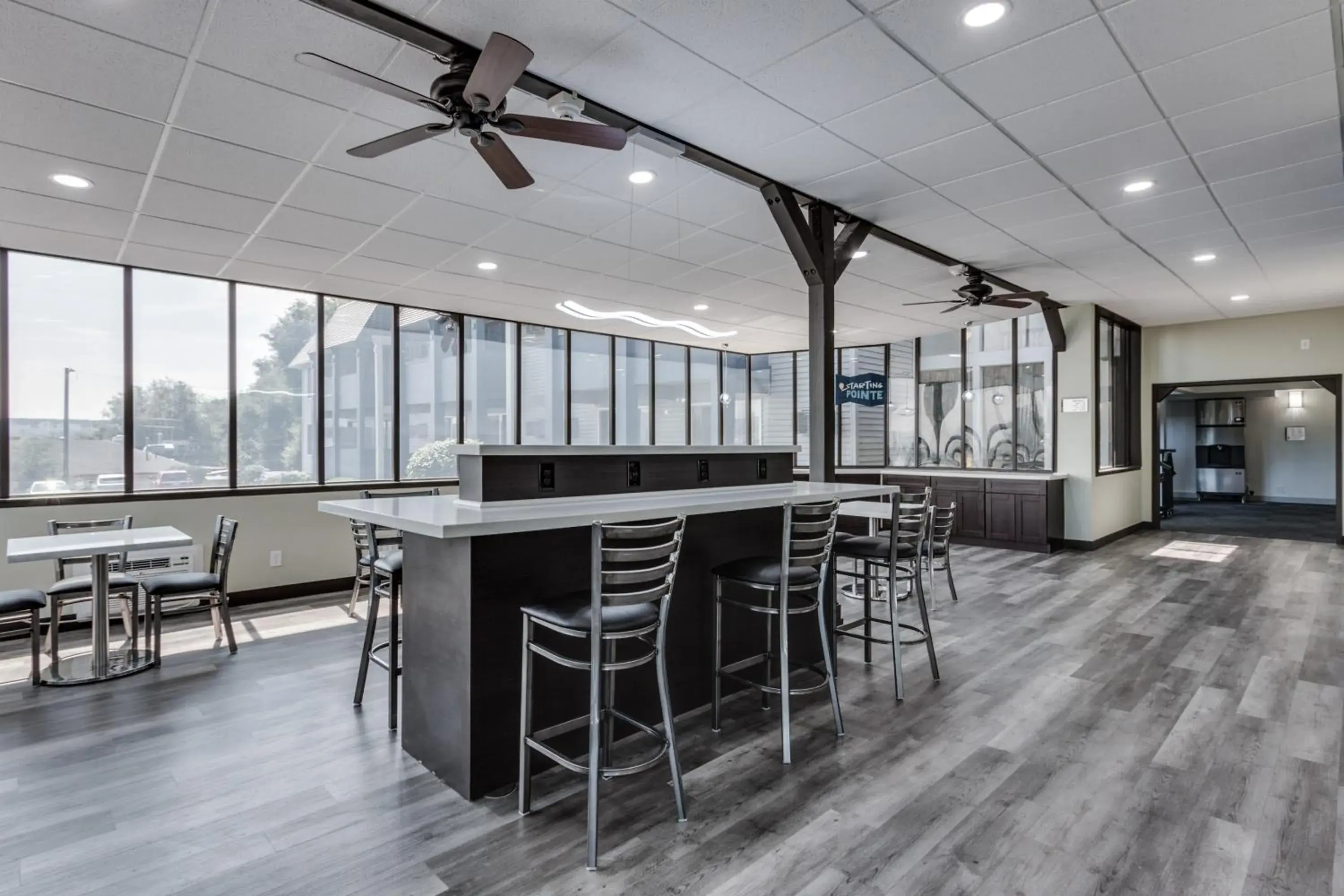 Lounge or bar in Days Inn & Suites by Wyndham Spokane Lounge or bar in Days Inn & Suites by Wyndham Spokane