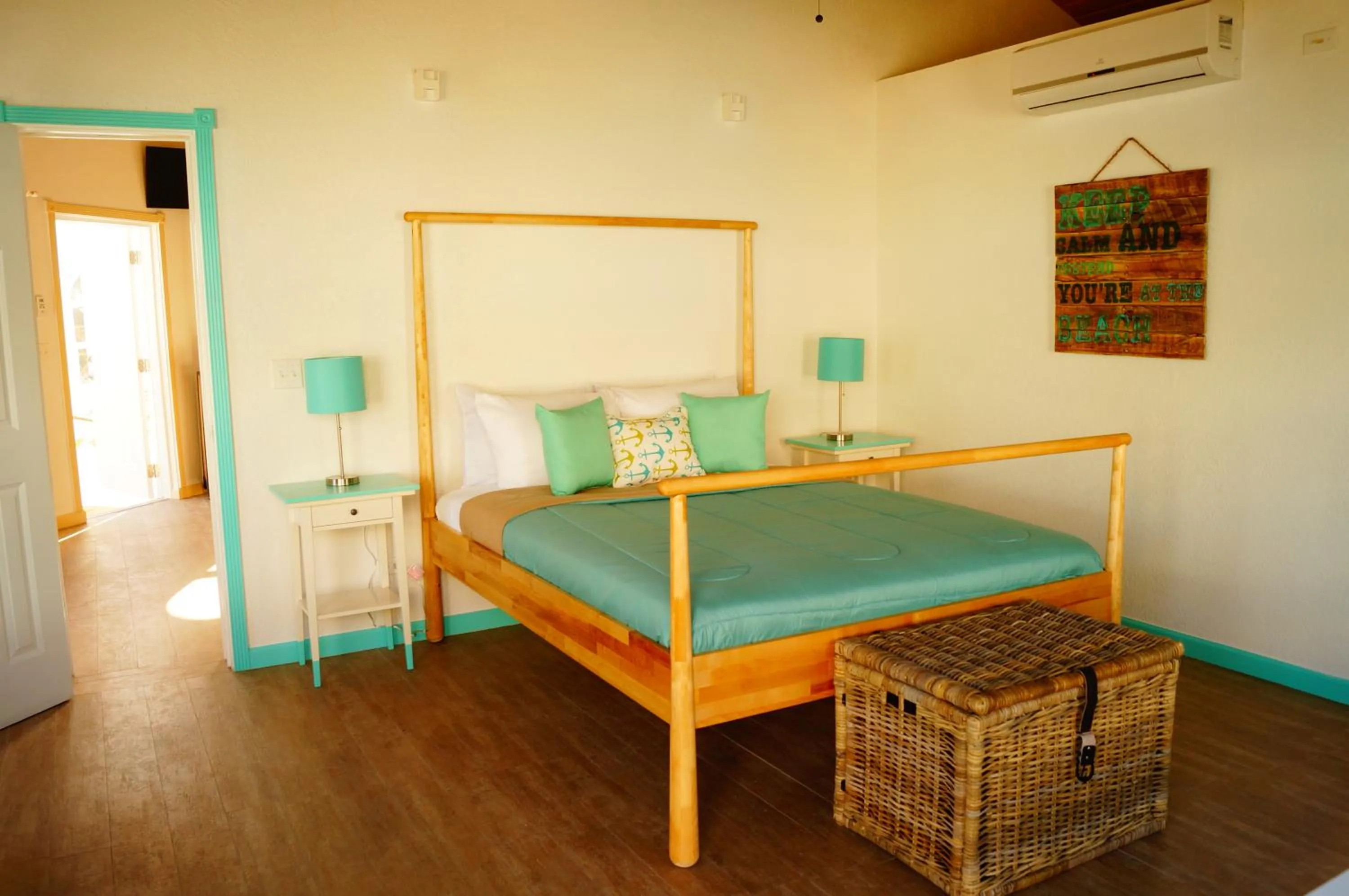 Photo of the whole room, Bed in Paradise Bay Bahamas