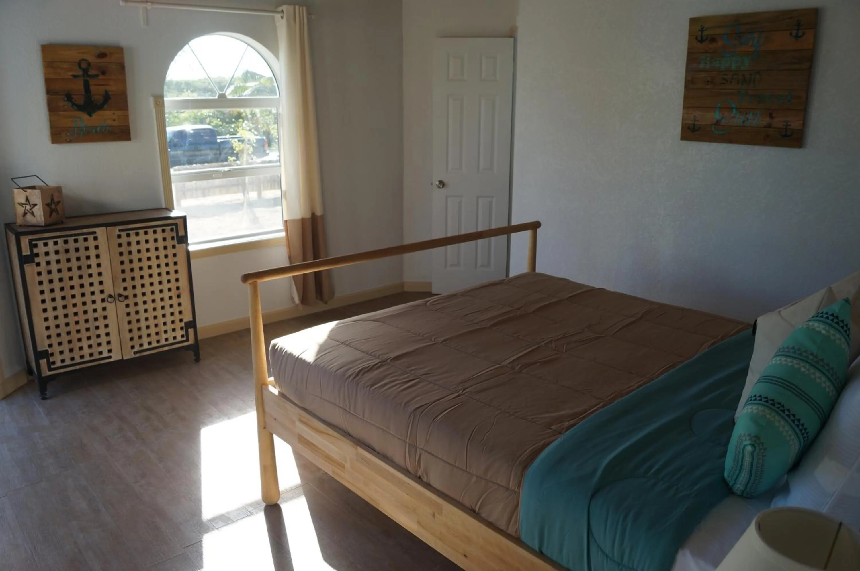 Bedroom, Bed in Paradise Bay Bahamas