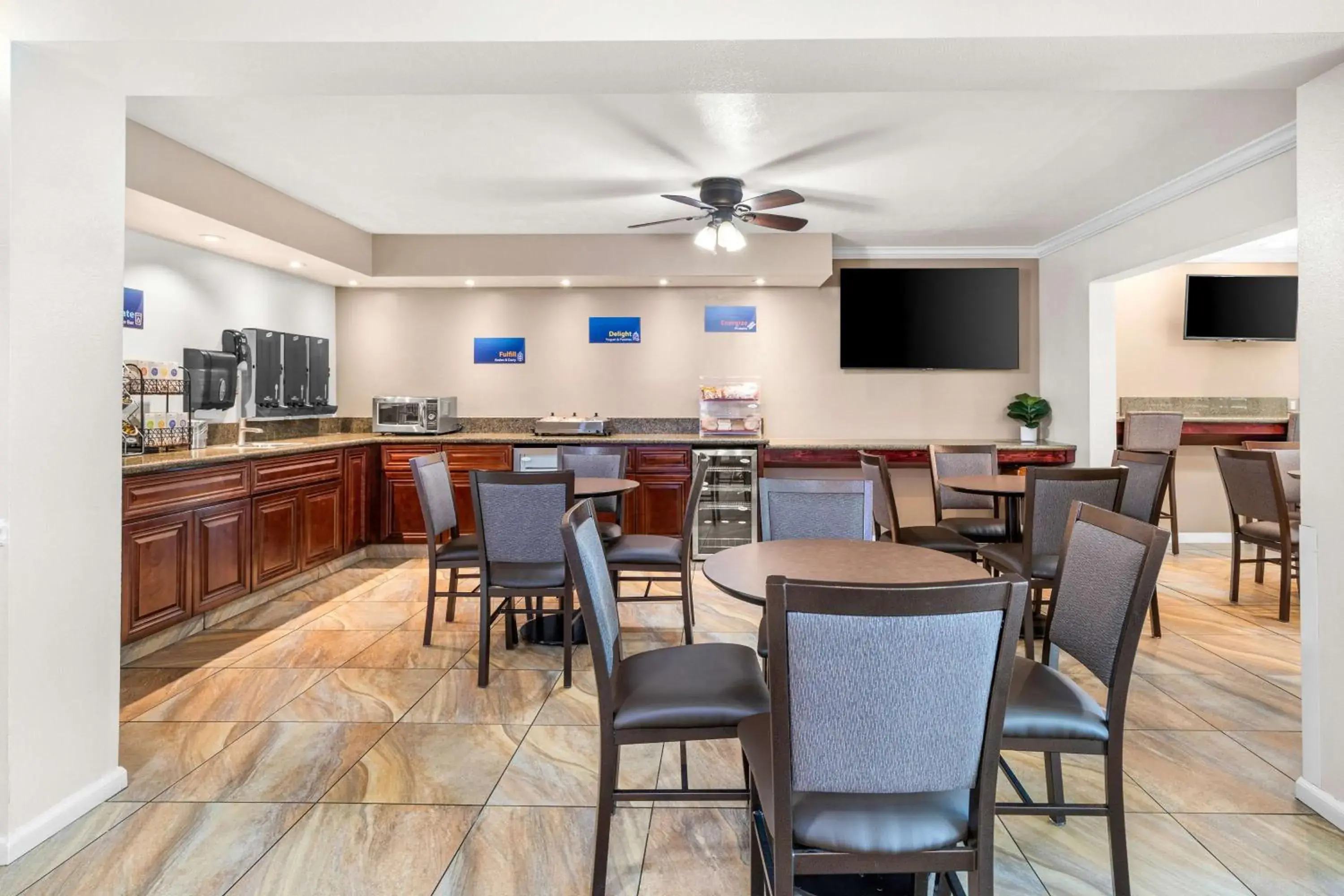 Breakfast in Best Western El Centro Inn Breakfast in Best Western El Centro Inn