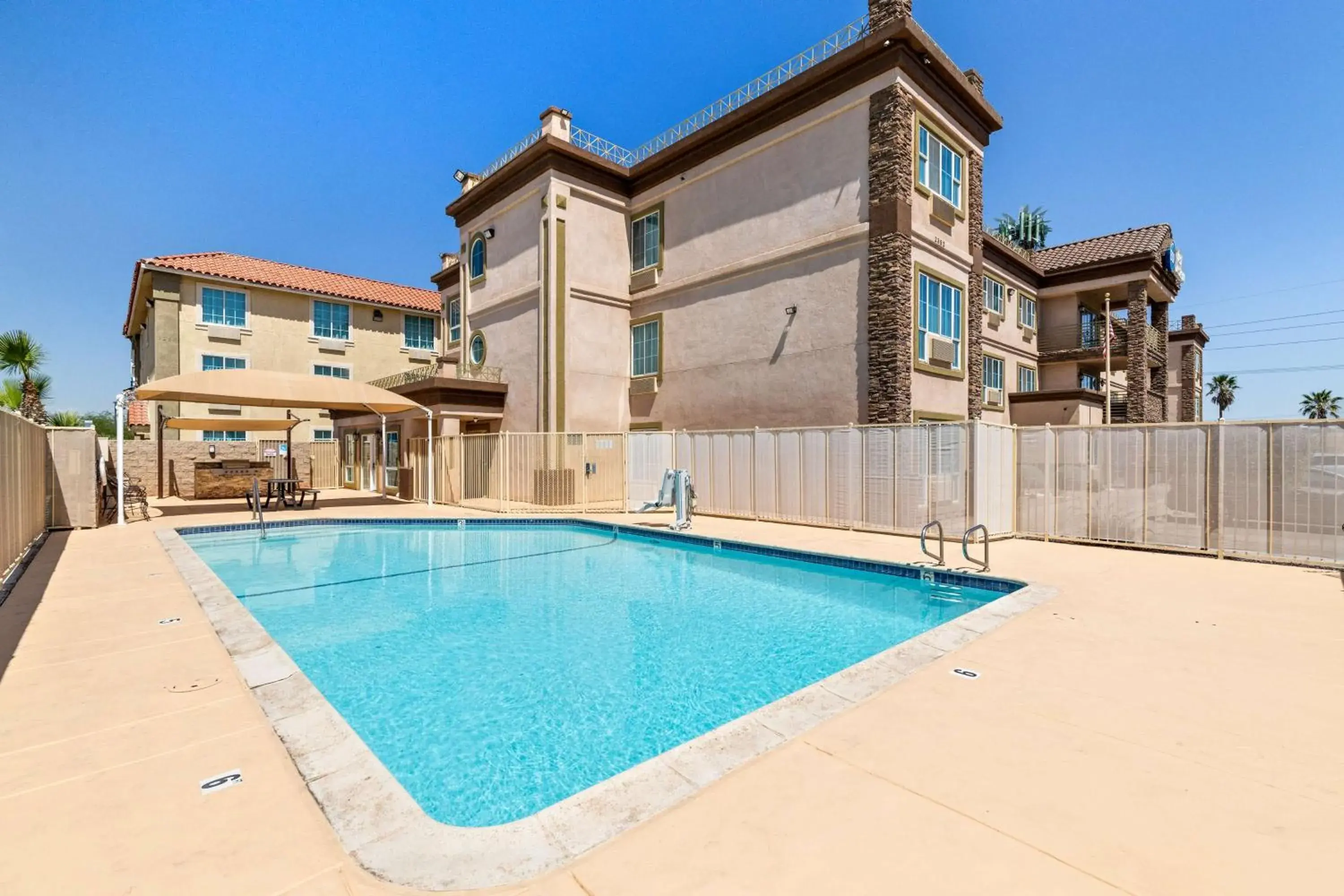 Pool view in Best Western El Centro Inn Pool view in Best Western El Centro Inn