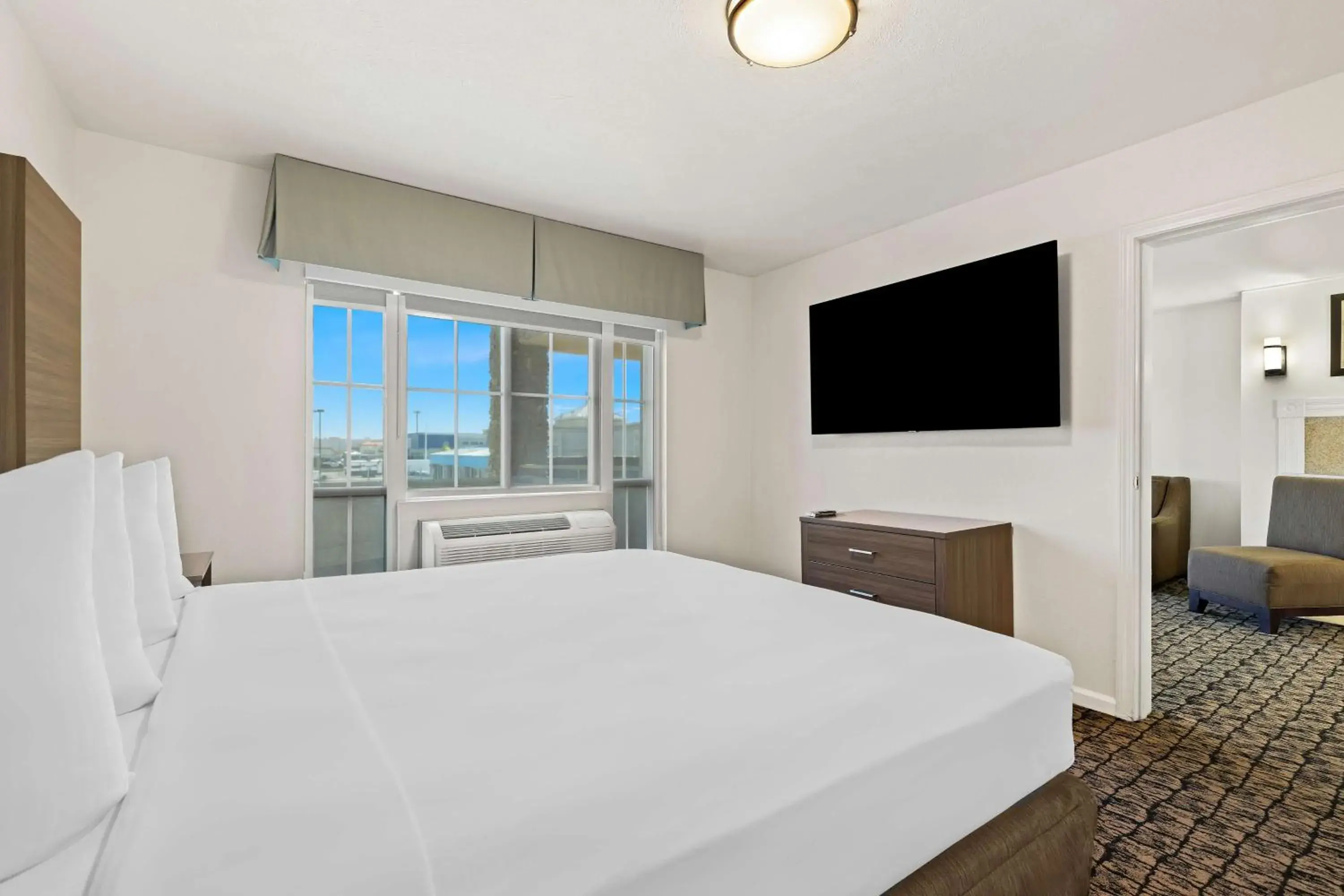 King Suite with Bathtub - Disability Access/Non-Smoking in Best Western El Centro Inn King Suite with Bathtub - Disability Access/Non-Smoking in Best Western El Centro Inn