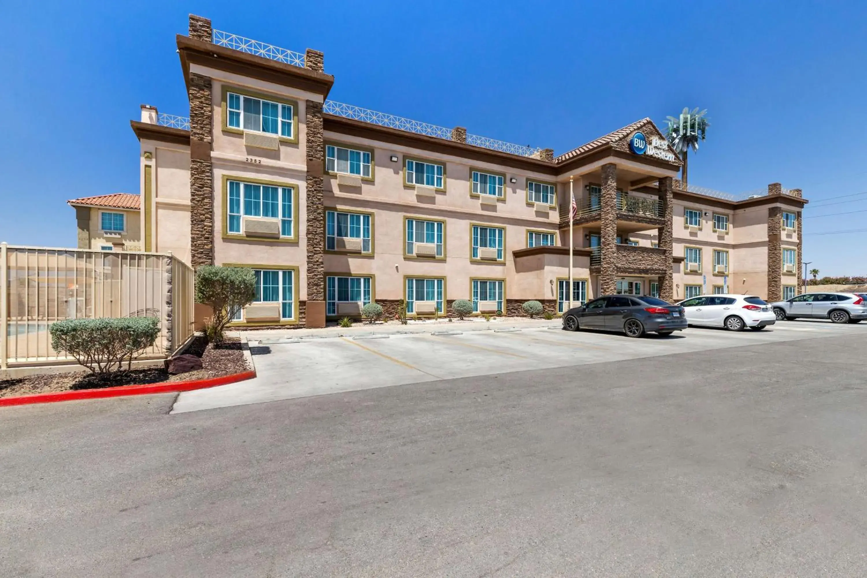 Property building in Best Western El Centro Inn Property building in Best Western El Centro Inn