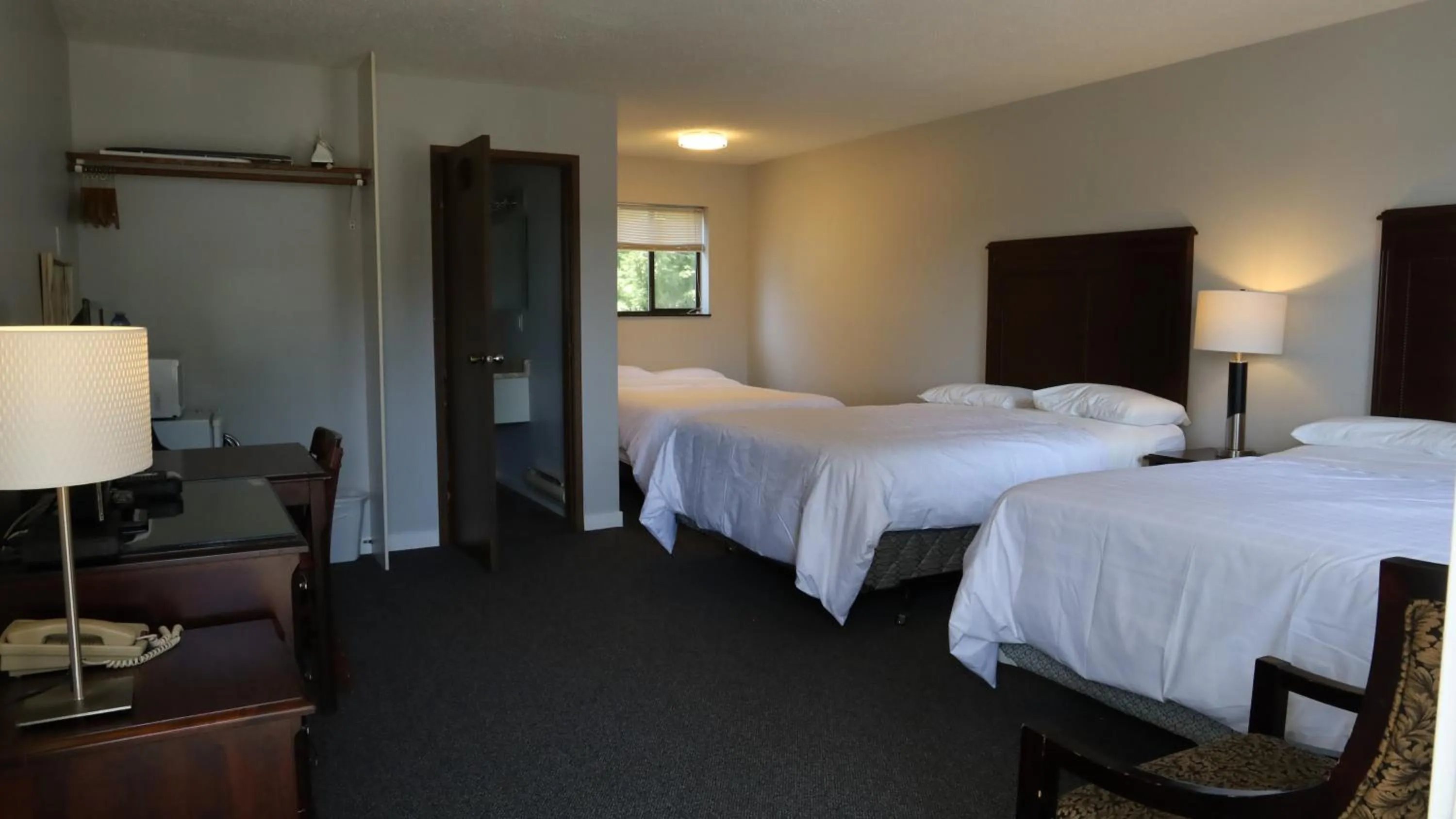 Bed in Skylite Motel