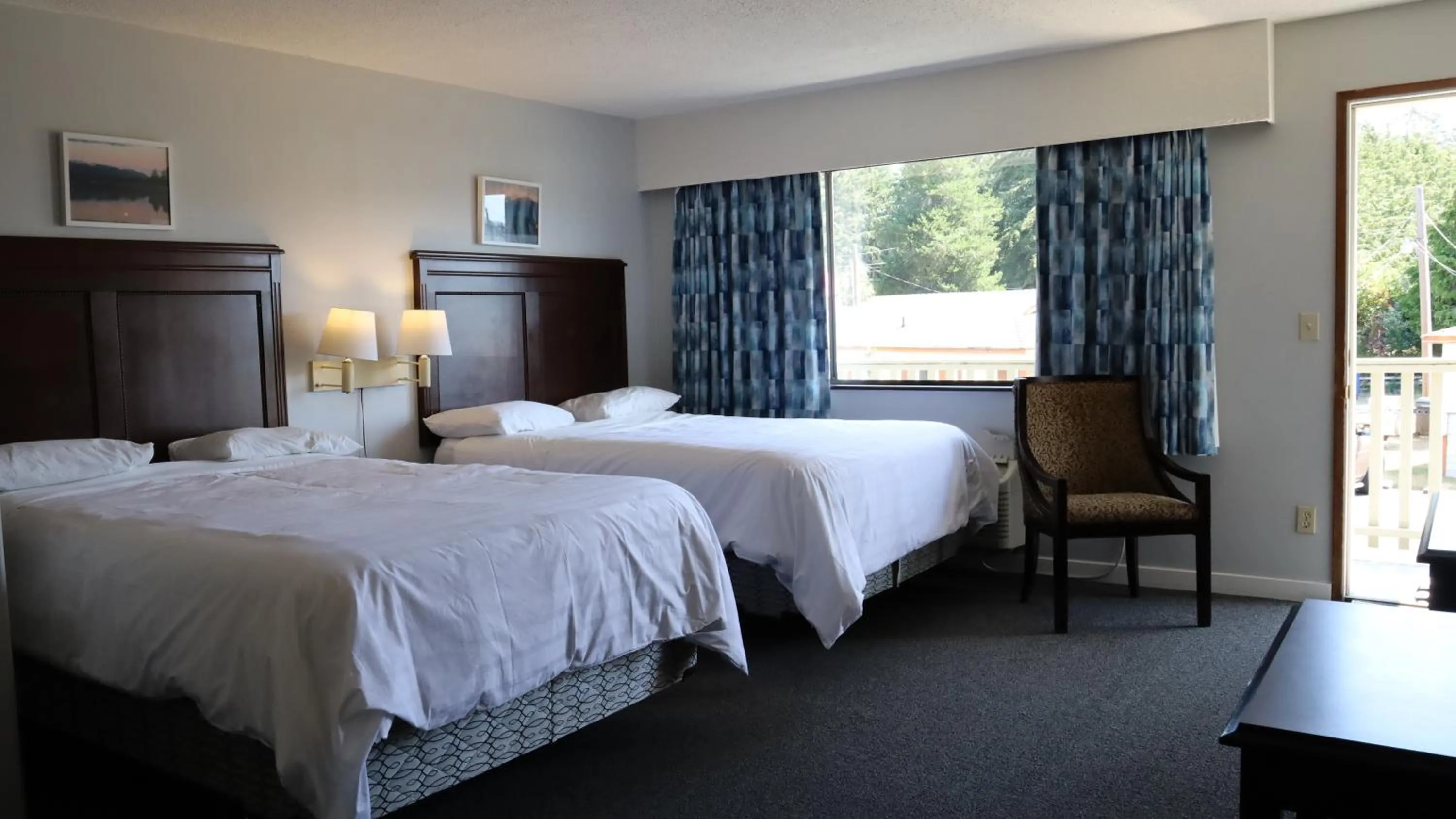 Bed in Skylite Motel