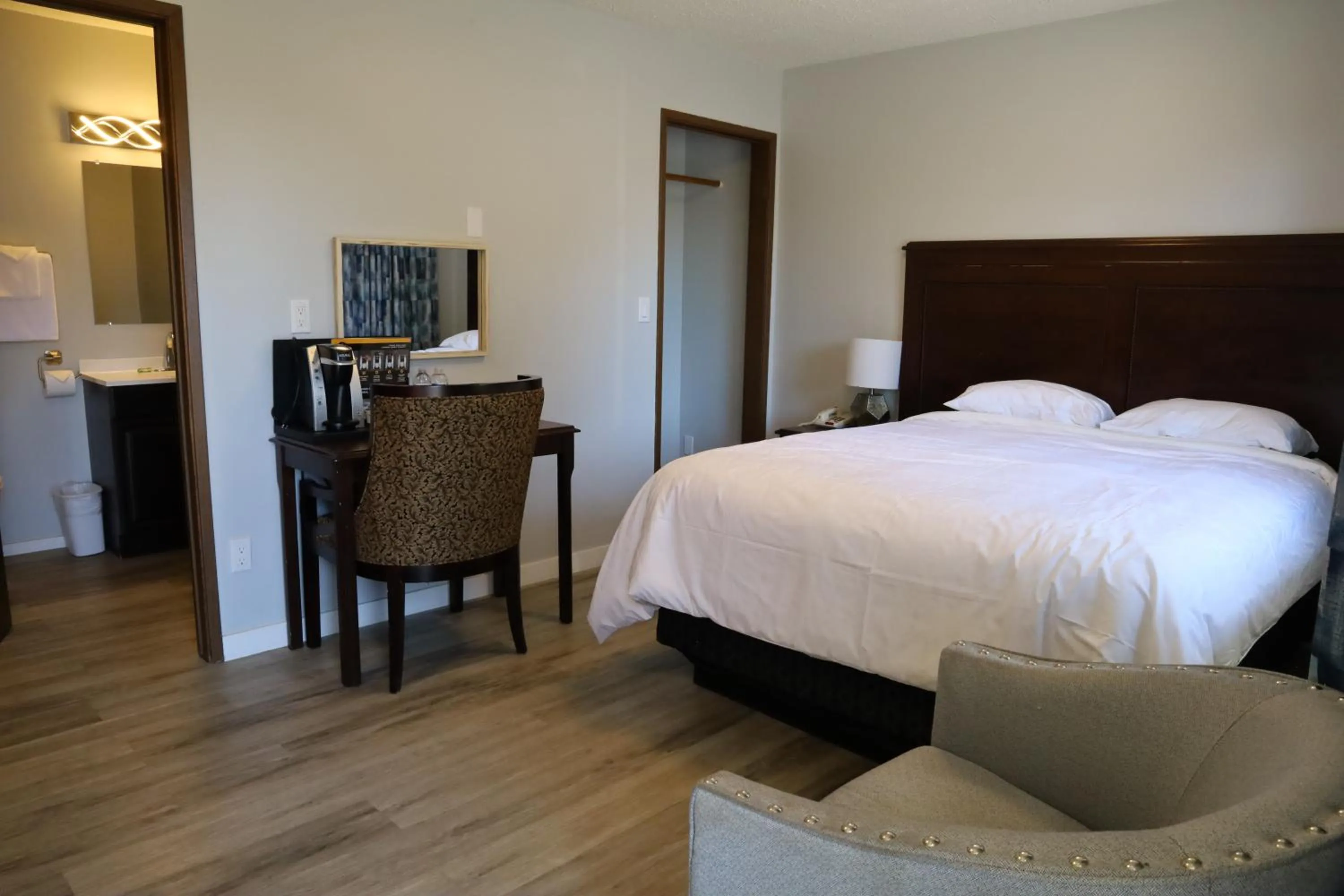 Bed in Skylite Motel