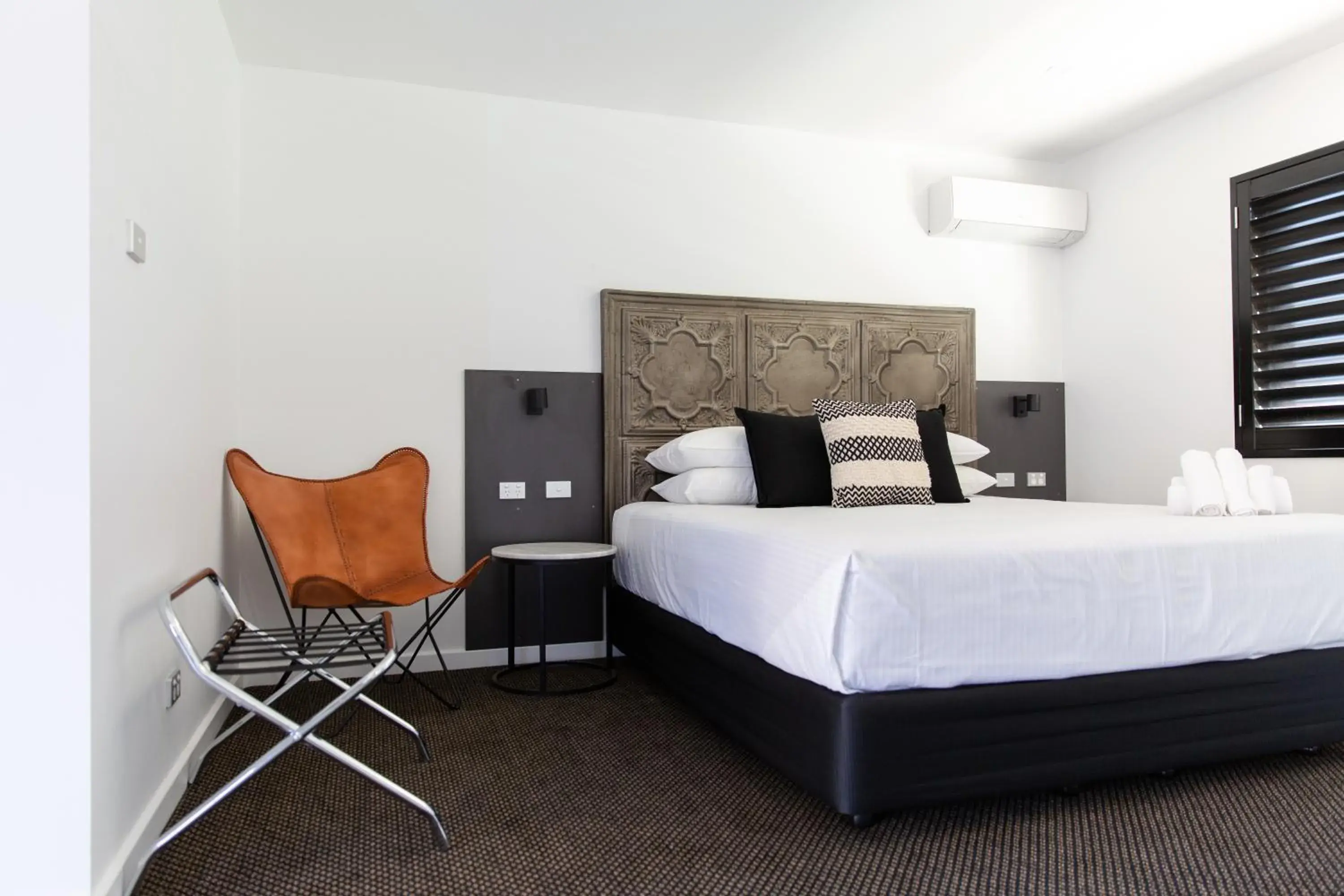 Deluxe King Room in Fountain View Motel Deluxe King Room in Fountain View Motel