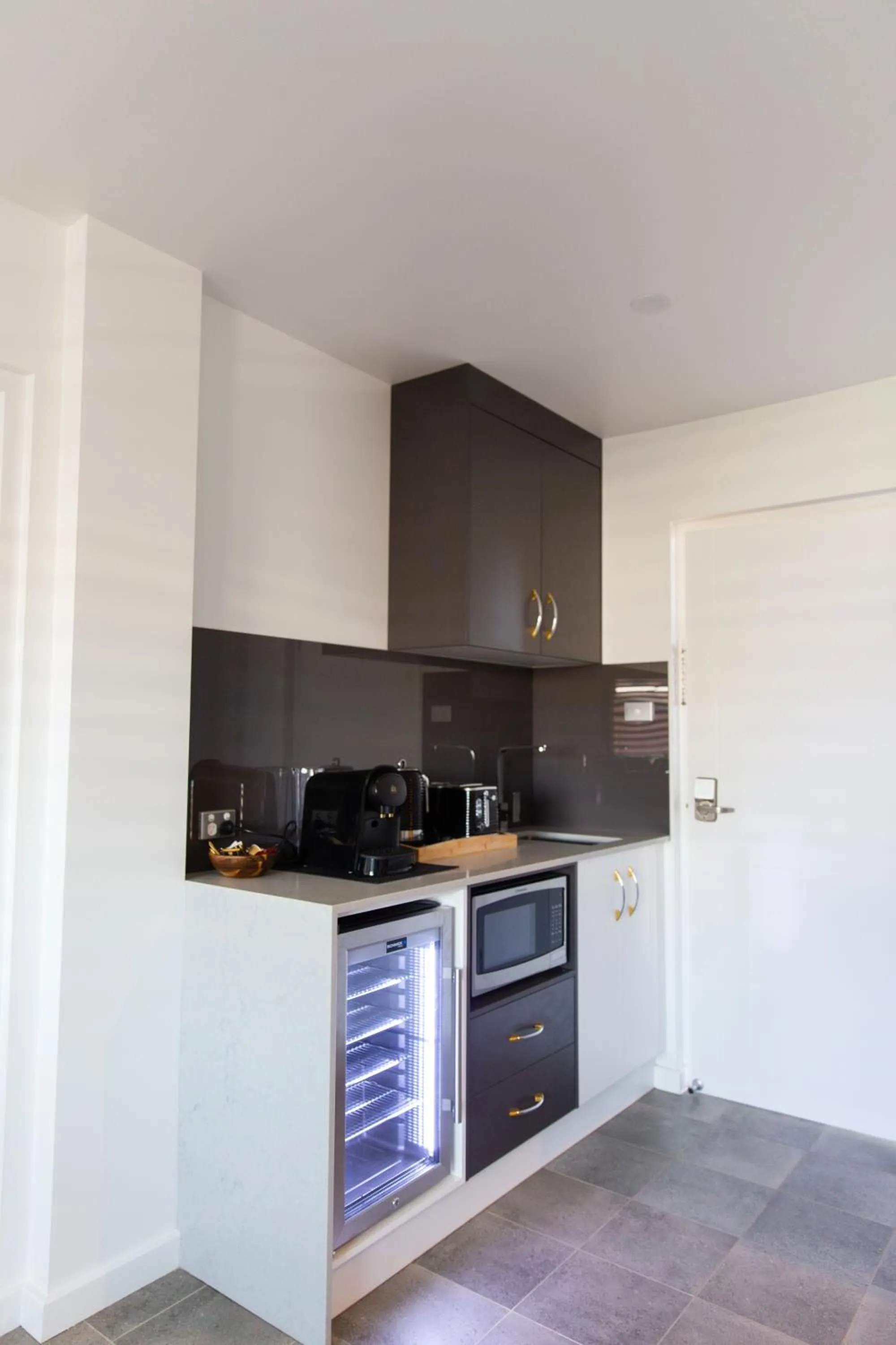 Kitchen or kitchenette in Fountain View Motel