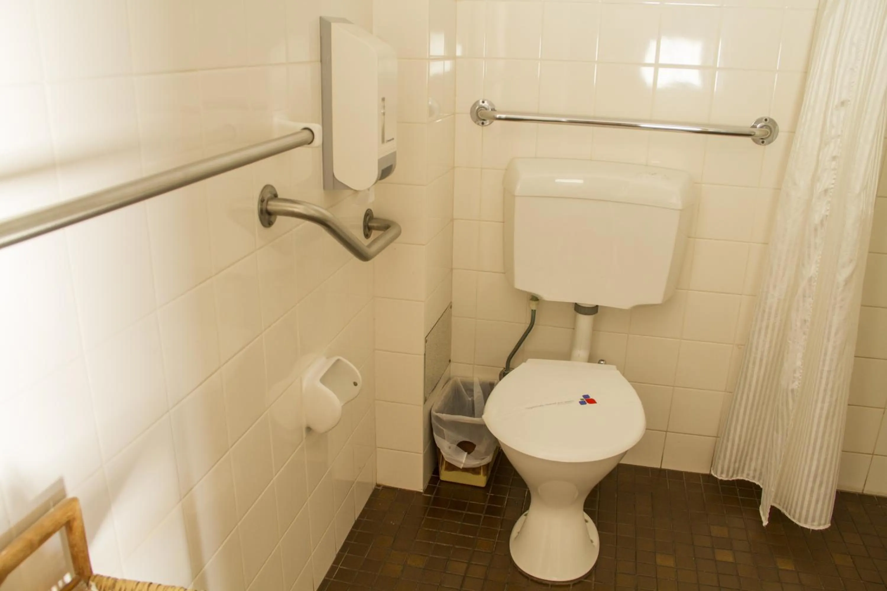 Shower in Fountain View Motel