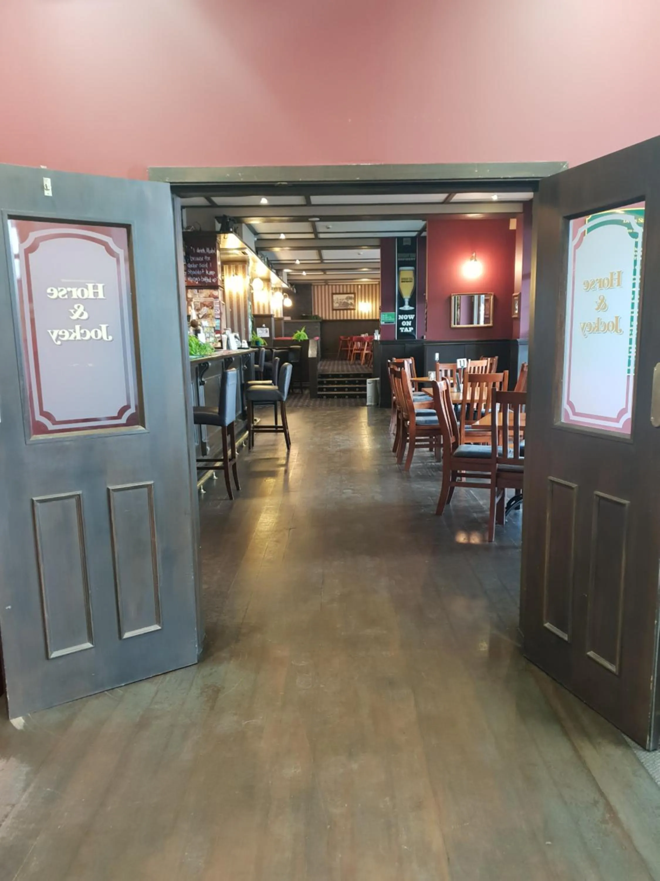 Restaurant/places to eat in Horse and Jockey Inn