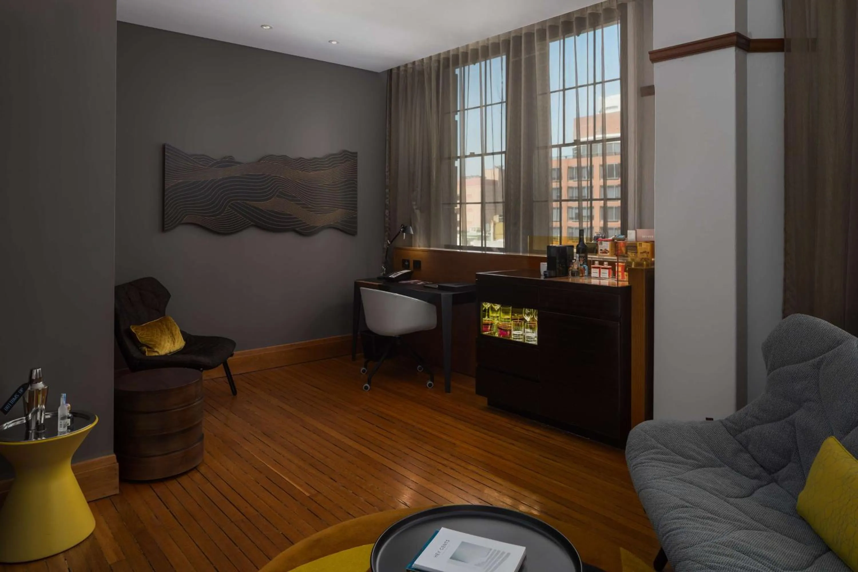 Photo of the whole room in QT Sydney