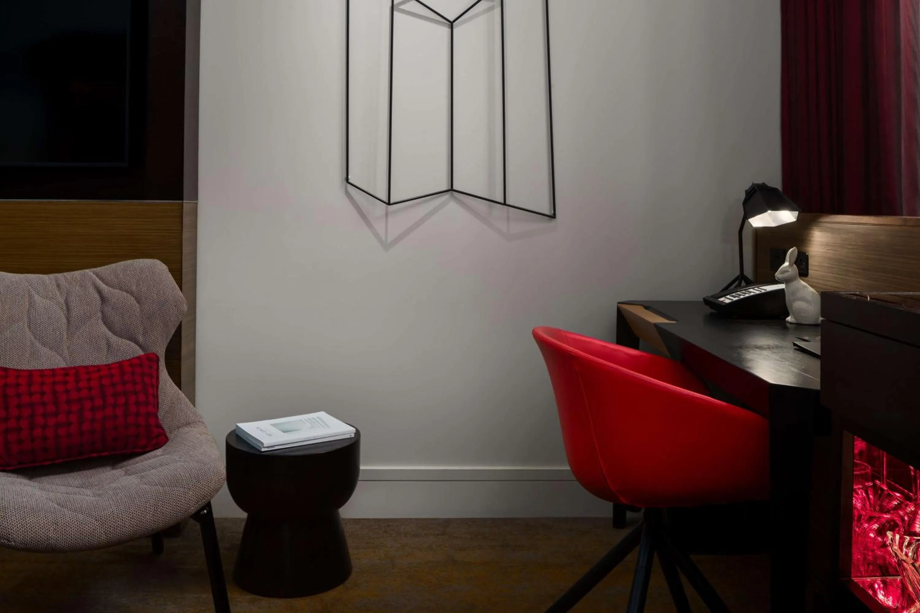 Photo of the whole room in QT Sydney