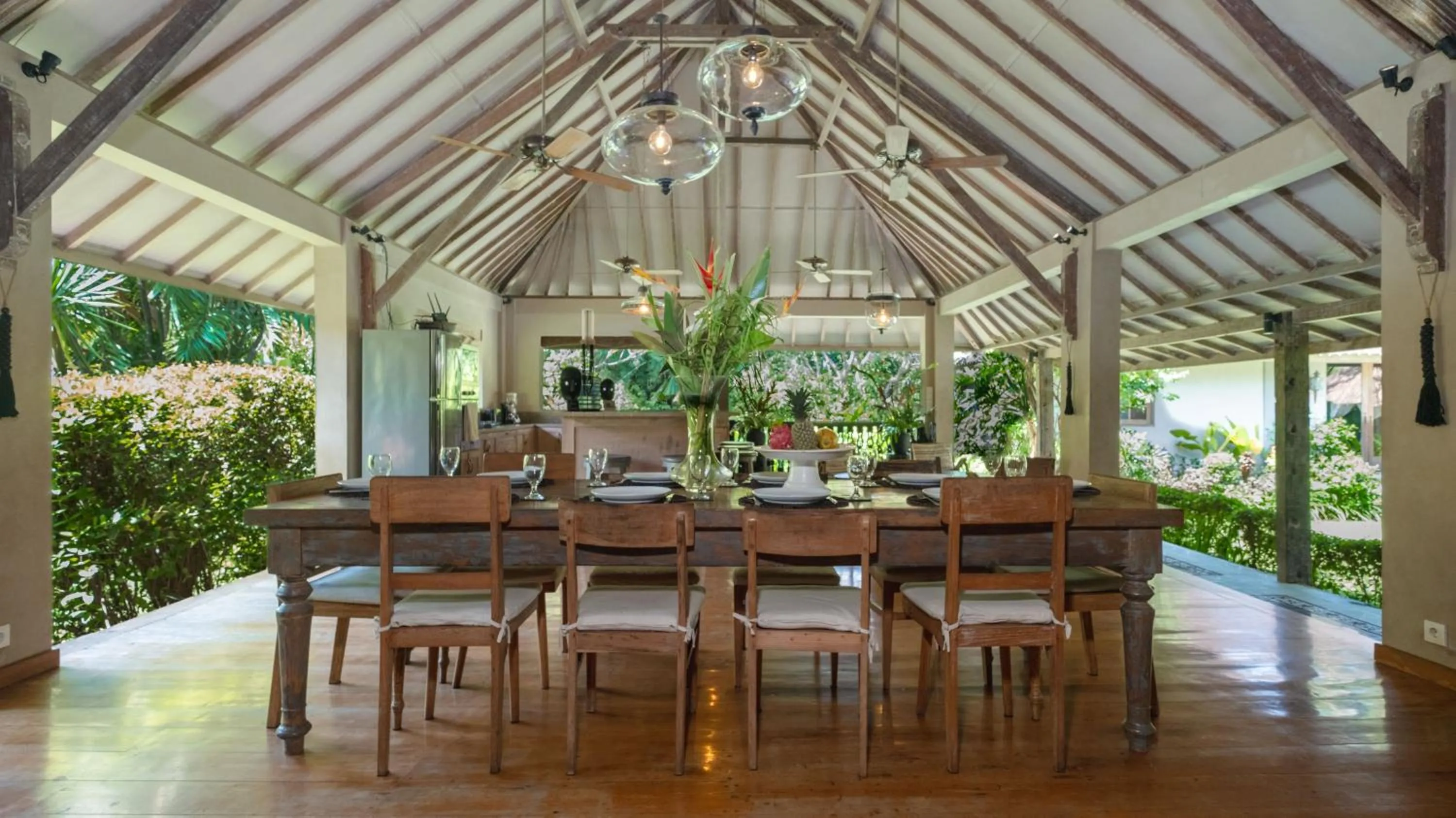 Dining area in Villa Koyama by Villa Finder