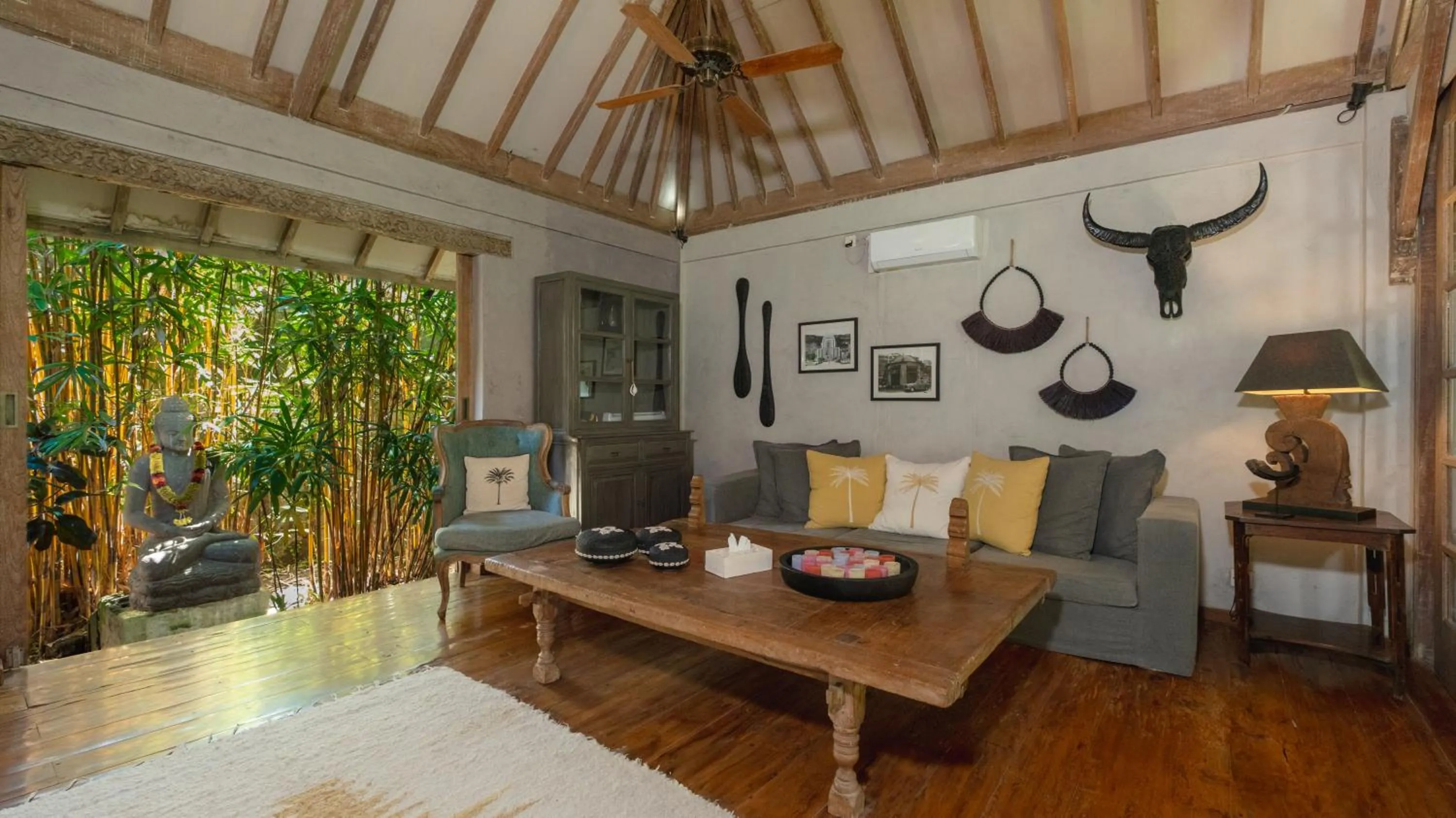 TV and multimedia in Villa Koyama by Villa Finder