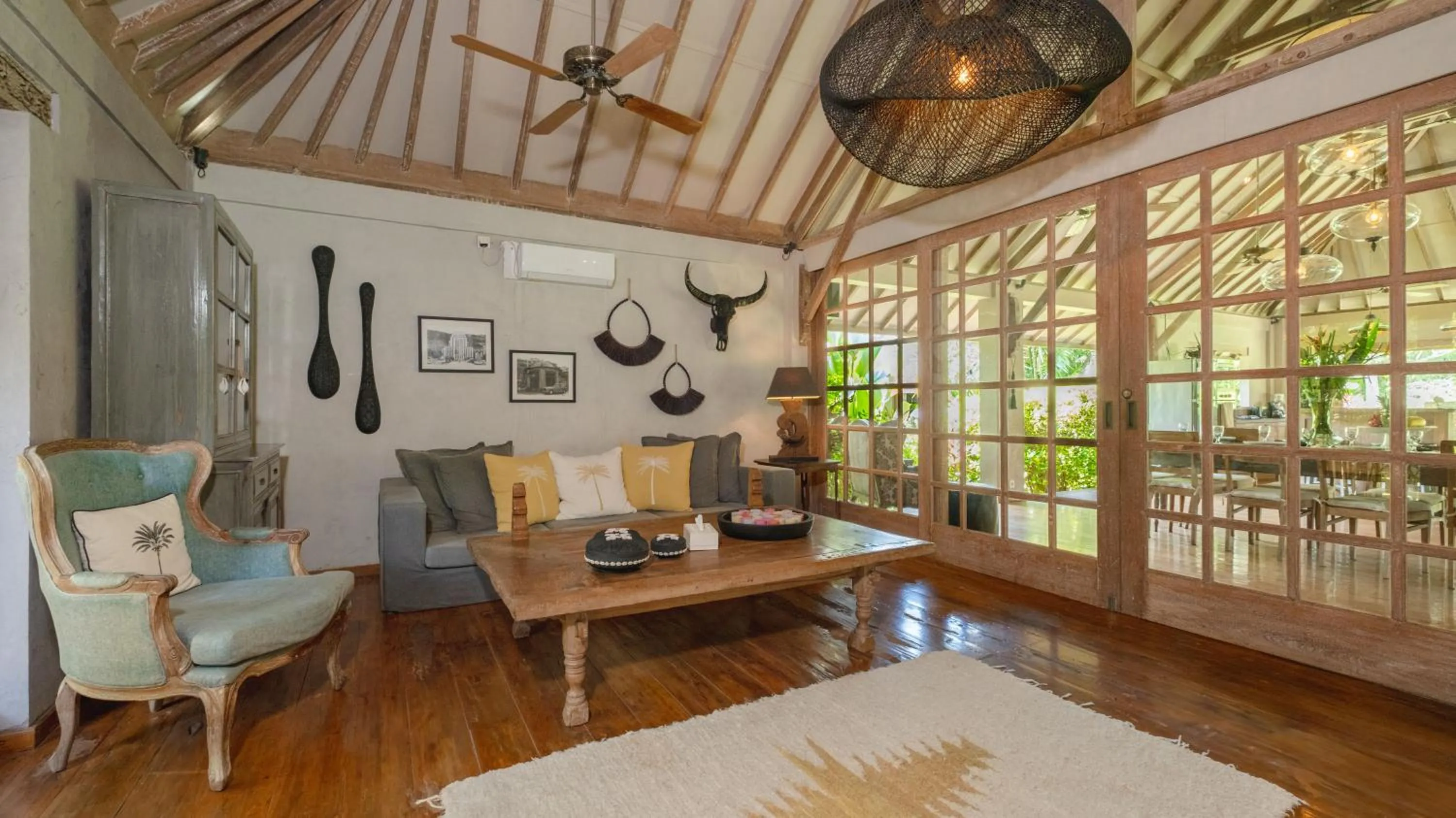 TV and multimedia in Villa Koyama by Villa Finder