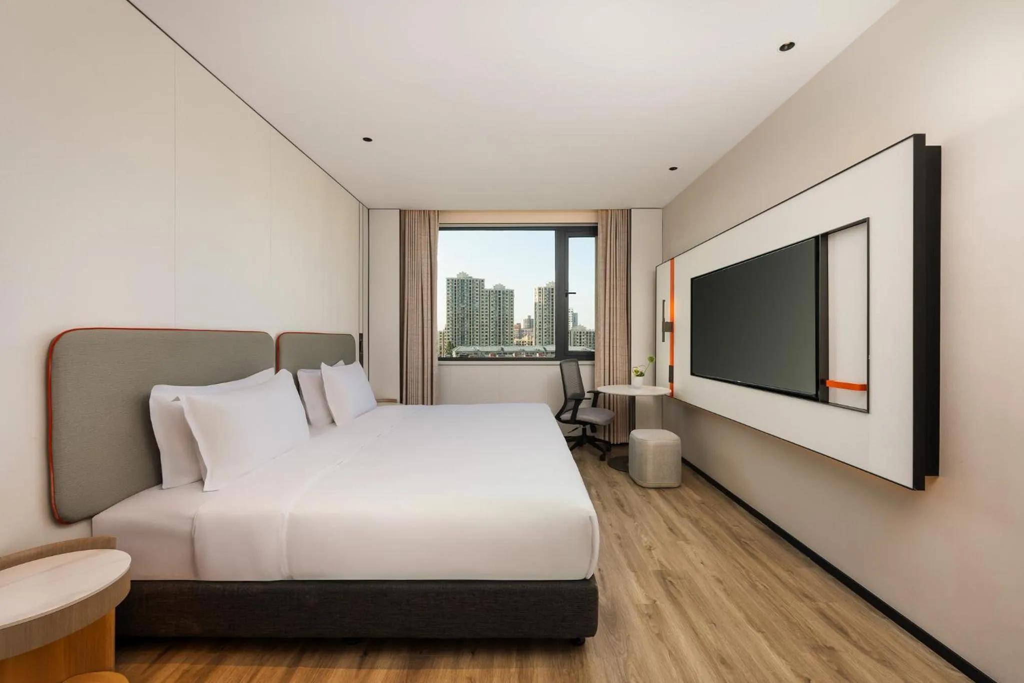 Photo of the whole room, Bed in Holiday Inn Express Shanghai Changyang Road by IHG