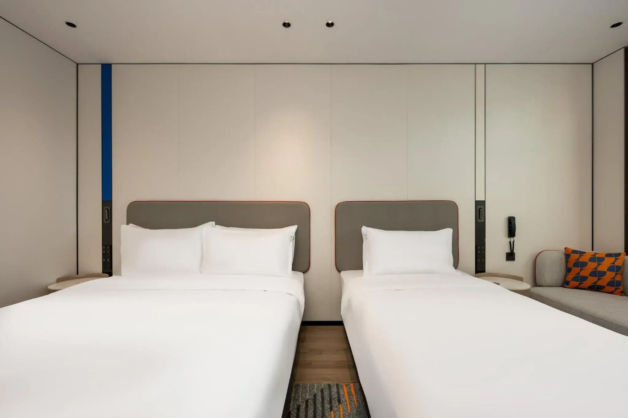 Photo of the whole room, Bed in Holiday Inn Express Shanghai Changyang Road by IHG Photo of the whole room, Bed in Holiday Inn Express Shanghai Changyang Road by IHG