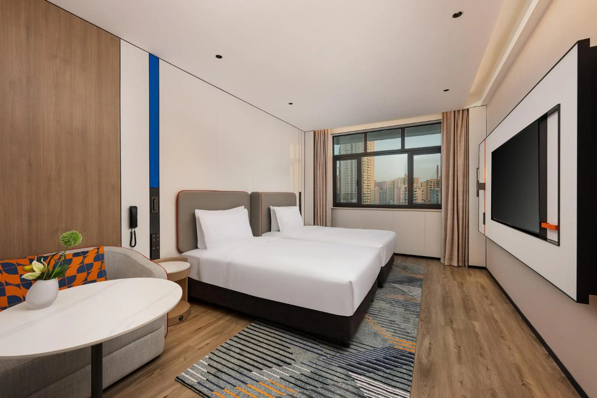 Photo of the whole room, Bed in Holiday Inn Express Shanghai Changyang Road by IHG