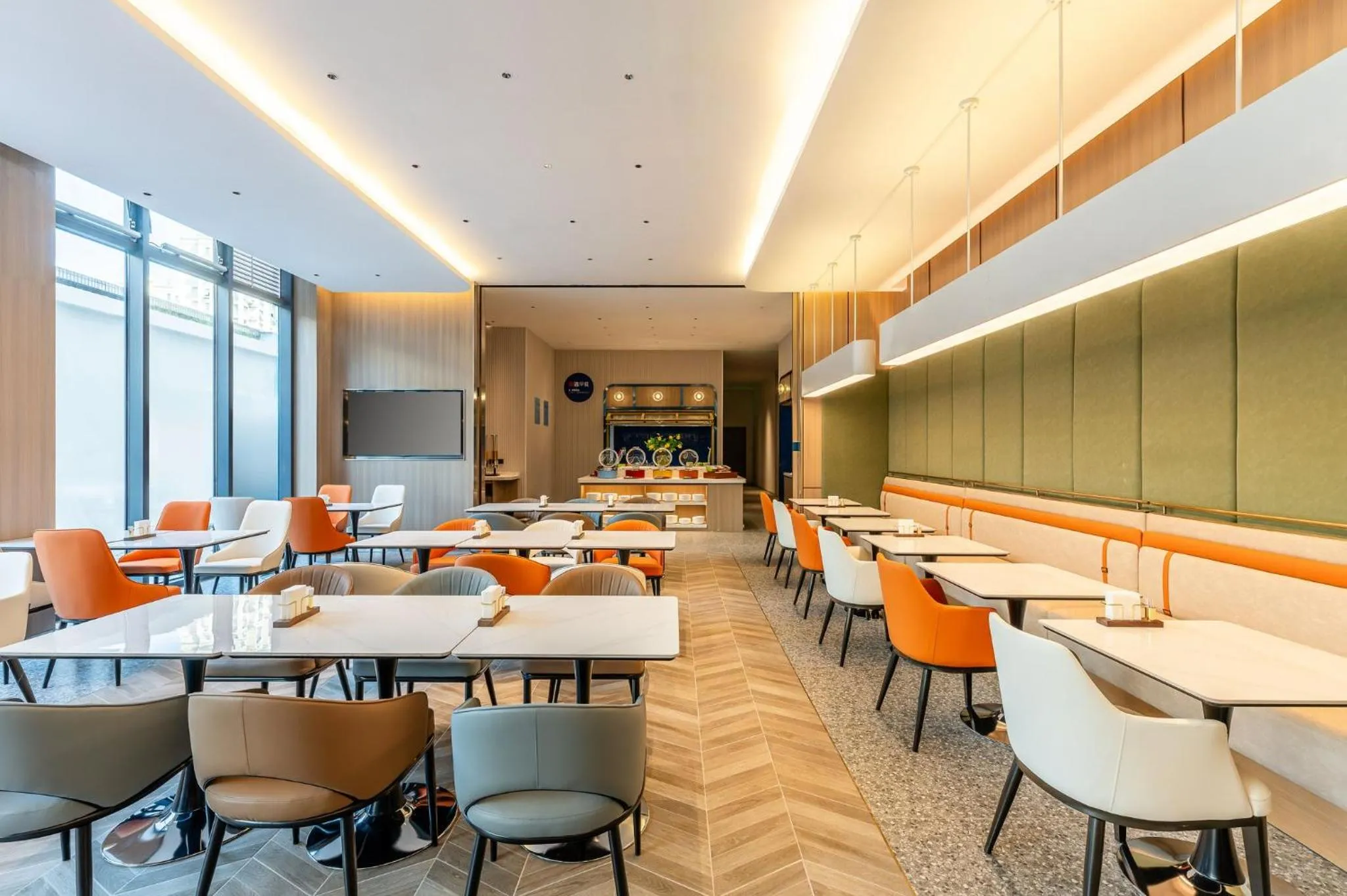 Restaurant/places to eat in Holiday Inn Express Shanghai Changyang Road by IHG