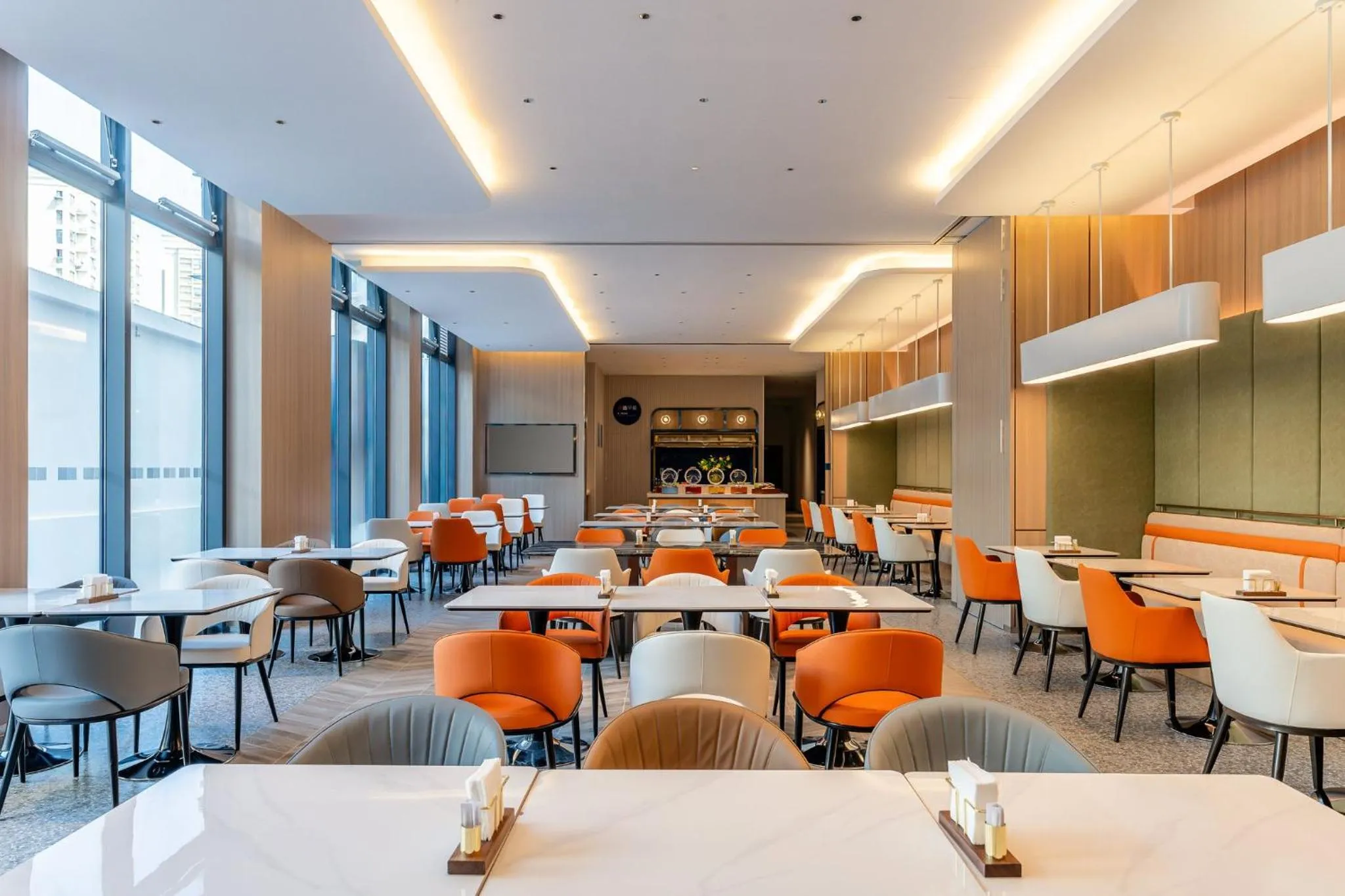 Restaurant/places to eat in Holiday Inn Express Shanghai Changyang Road by IHG