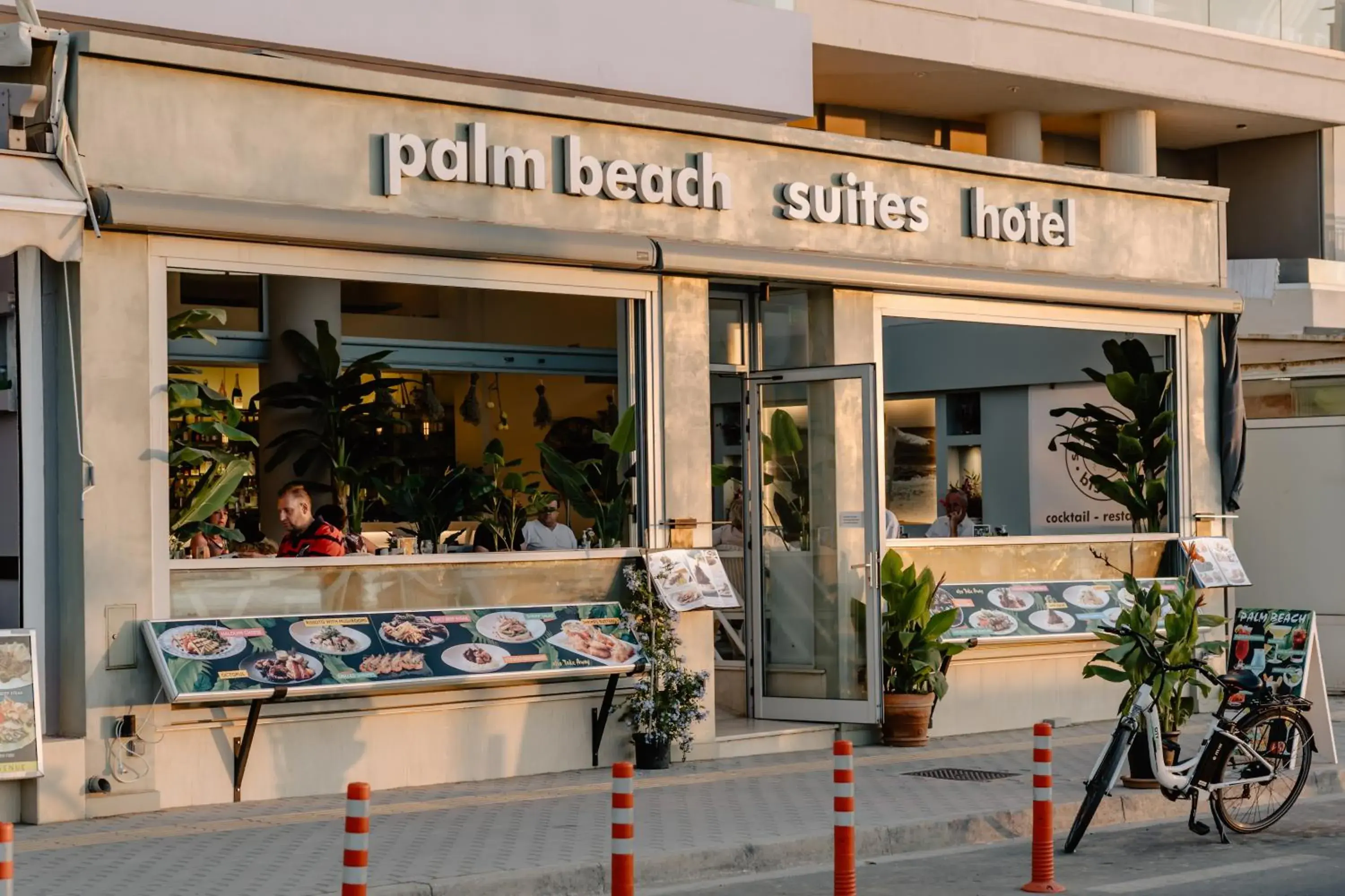 Restaurant/places to eat in Palm Beach Hotel Apartments Restaurant/places to eat in Palm Beach Hotel Apartments
