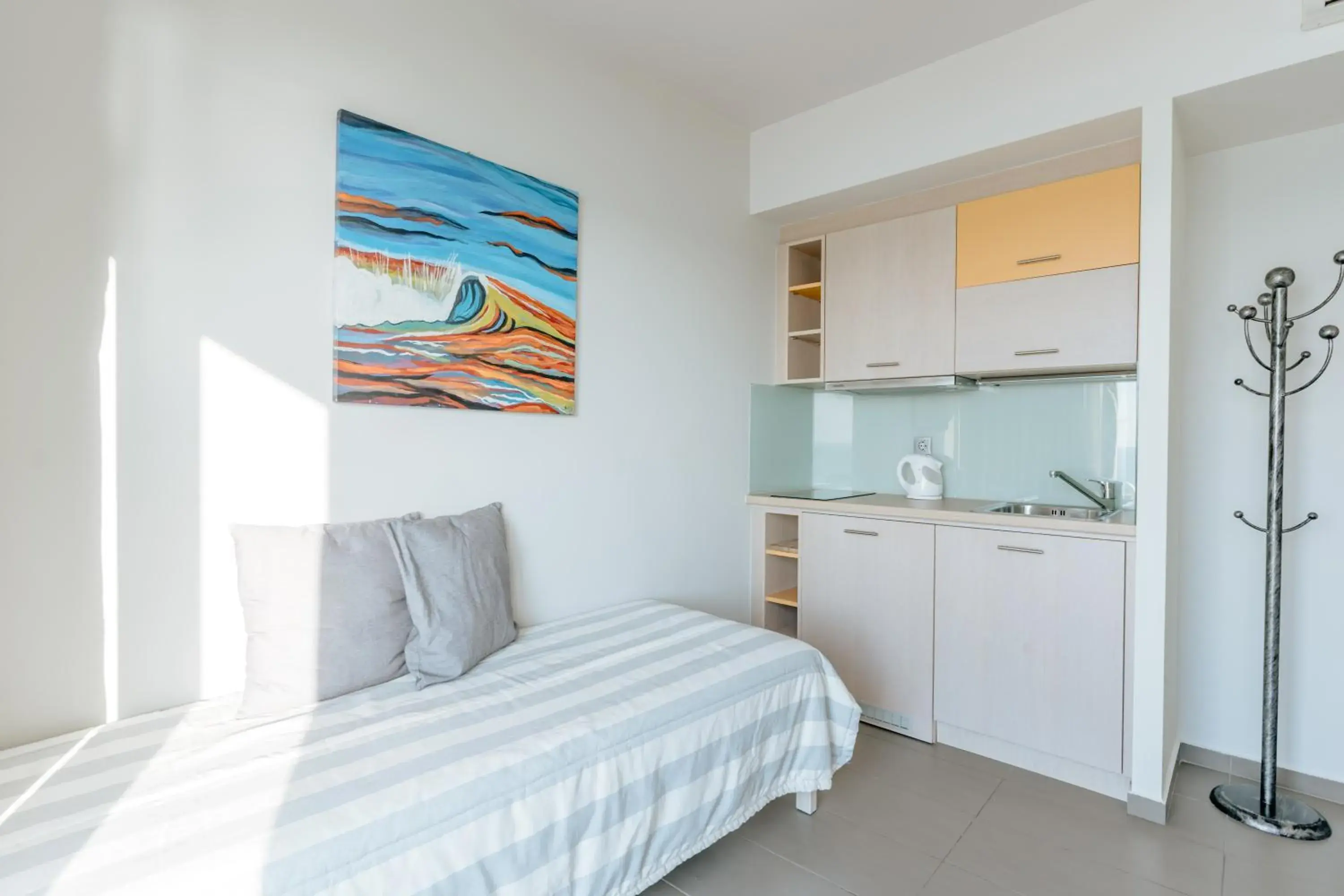 Kitchen or kitchenette, Bed in Palm Beach Hotel Apartments Kitchen or kitchenette, Bed in Palm Beach Hotel Apartments