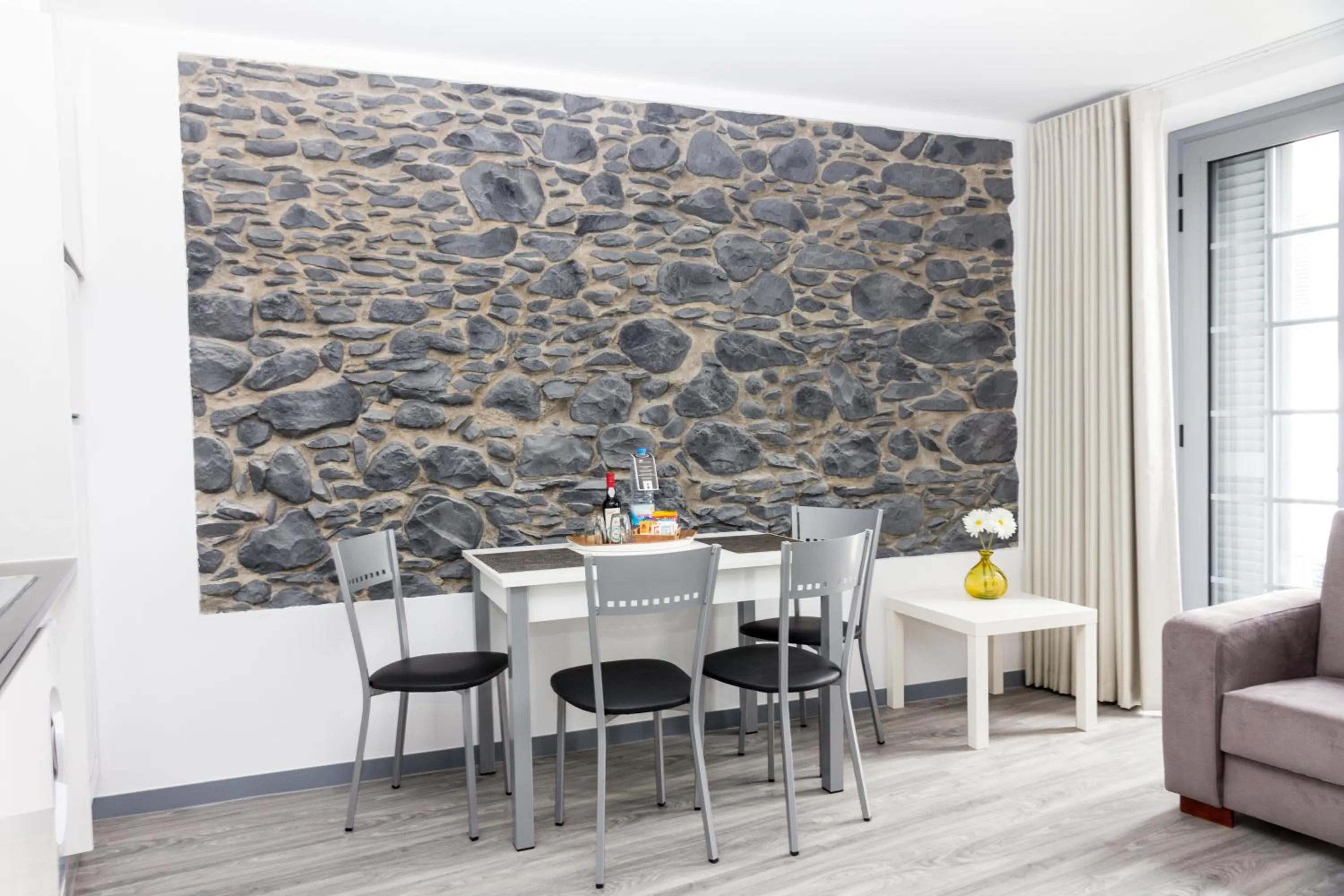 Apartamentos Funchal by Petit Hotels