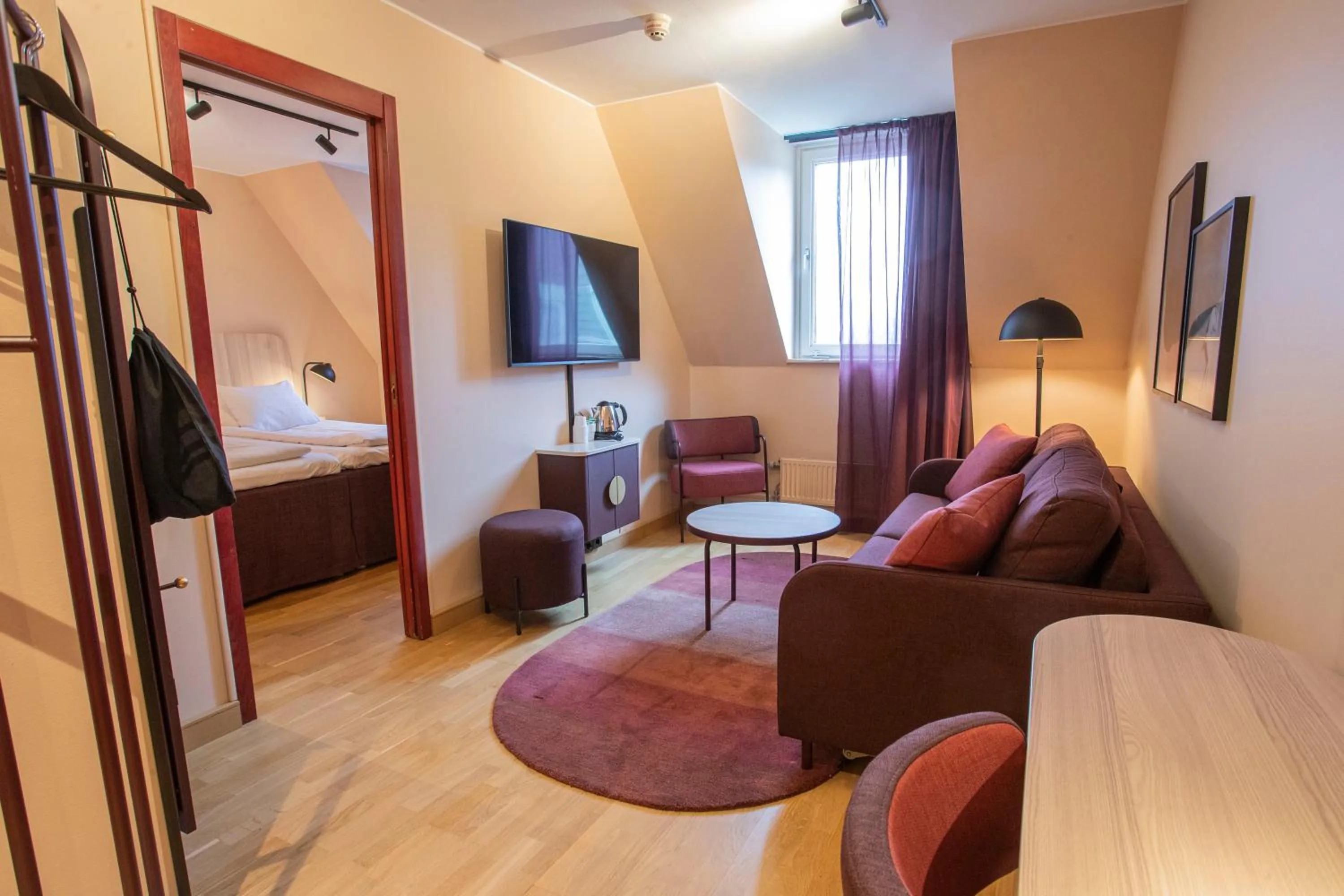 Seating area, Bed in Scandic Star Lund