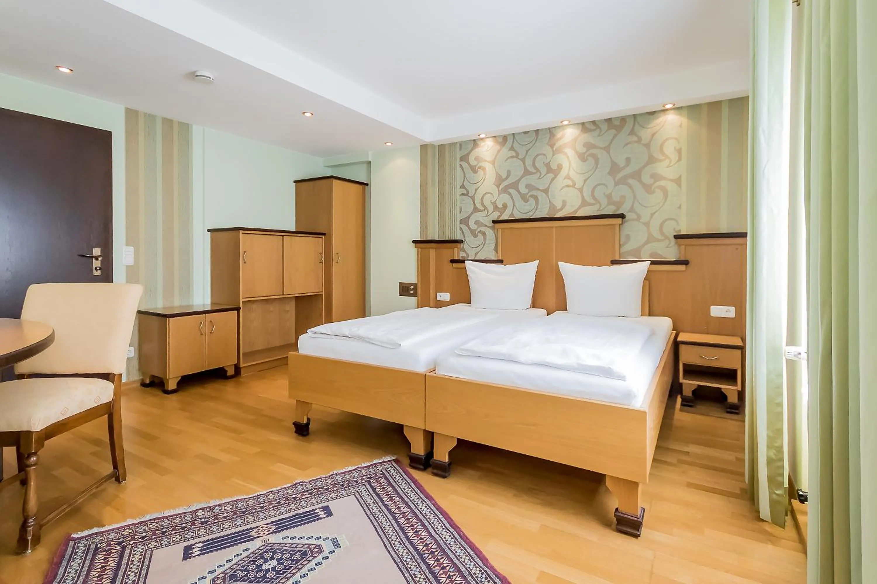 Photo of the whole room, Bed in Hotel Zum grünen Kranz