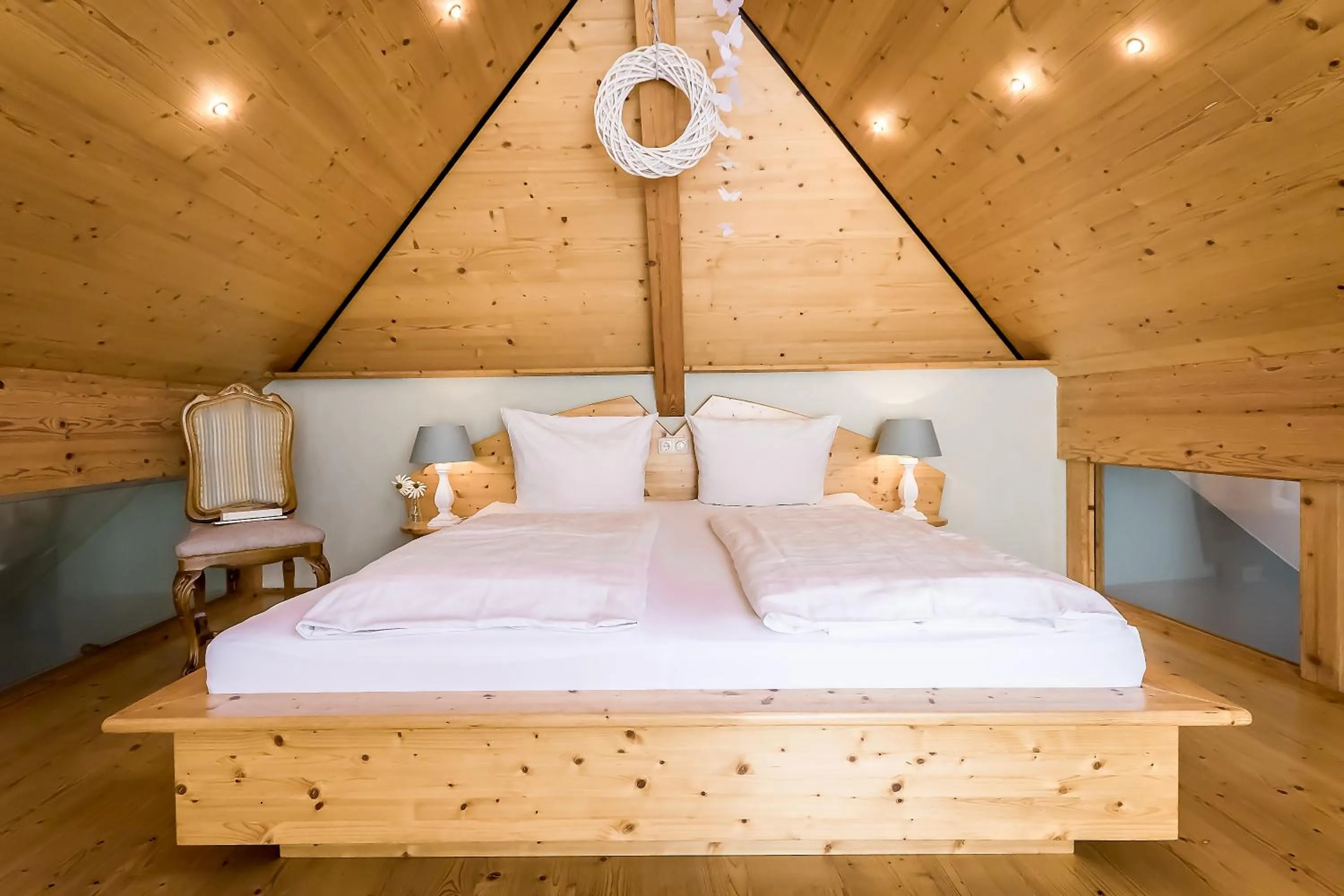 Photo of the whole room, Bed in Hotel Zum grünen Kranz