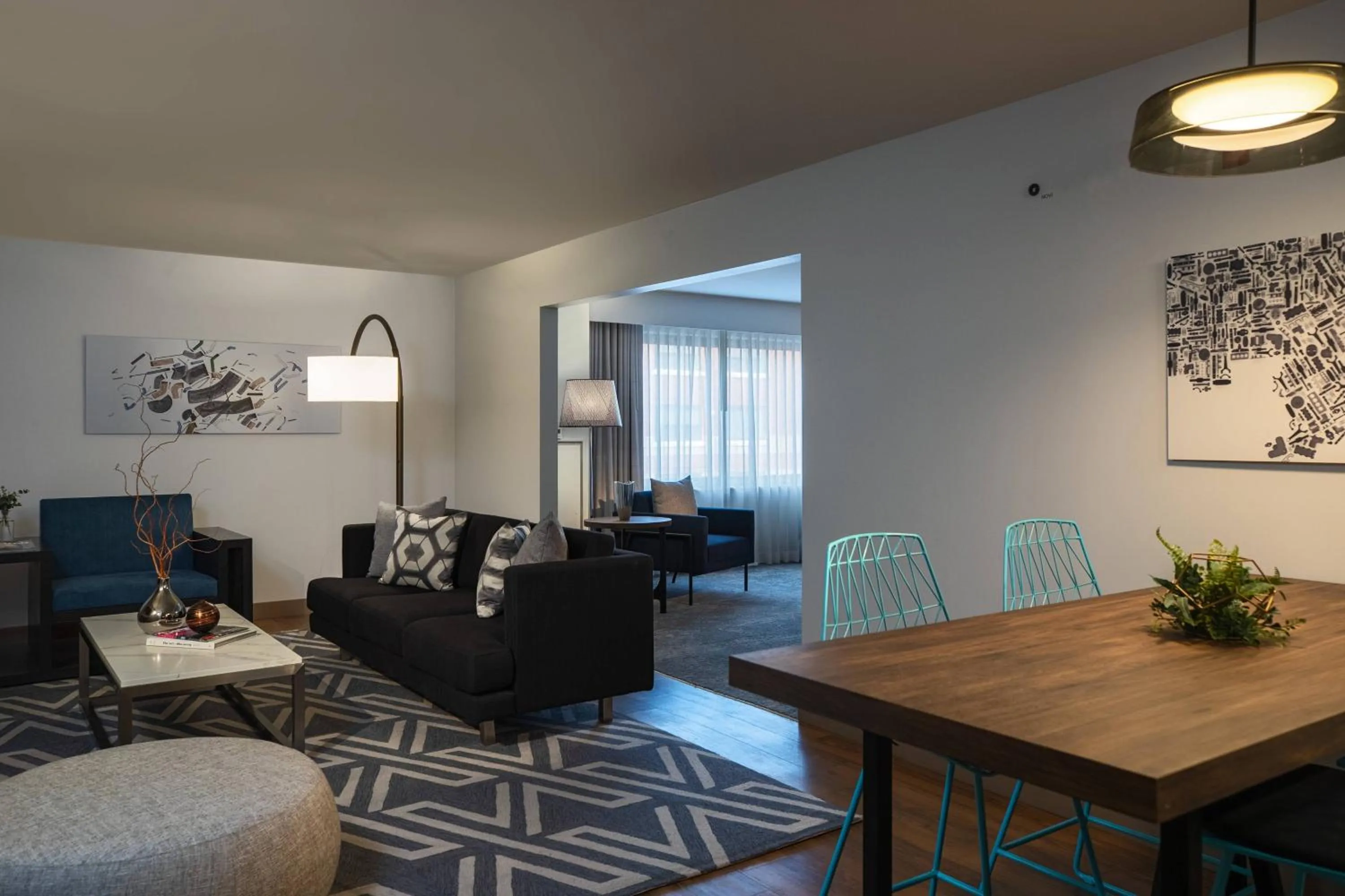 Living room in The Baronette Renaissance Detroit-Novi Hotel