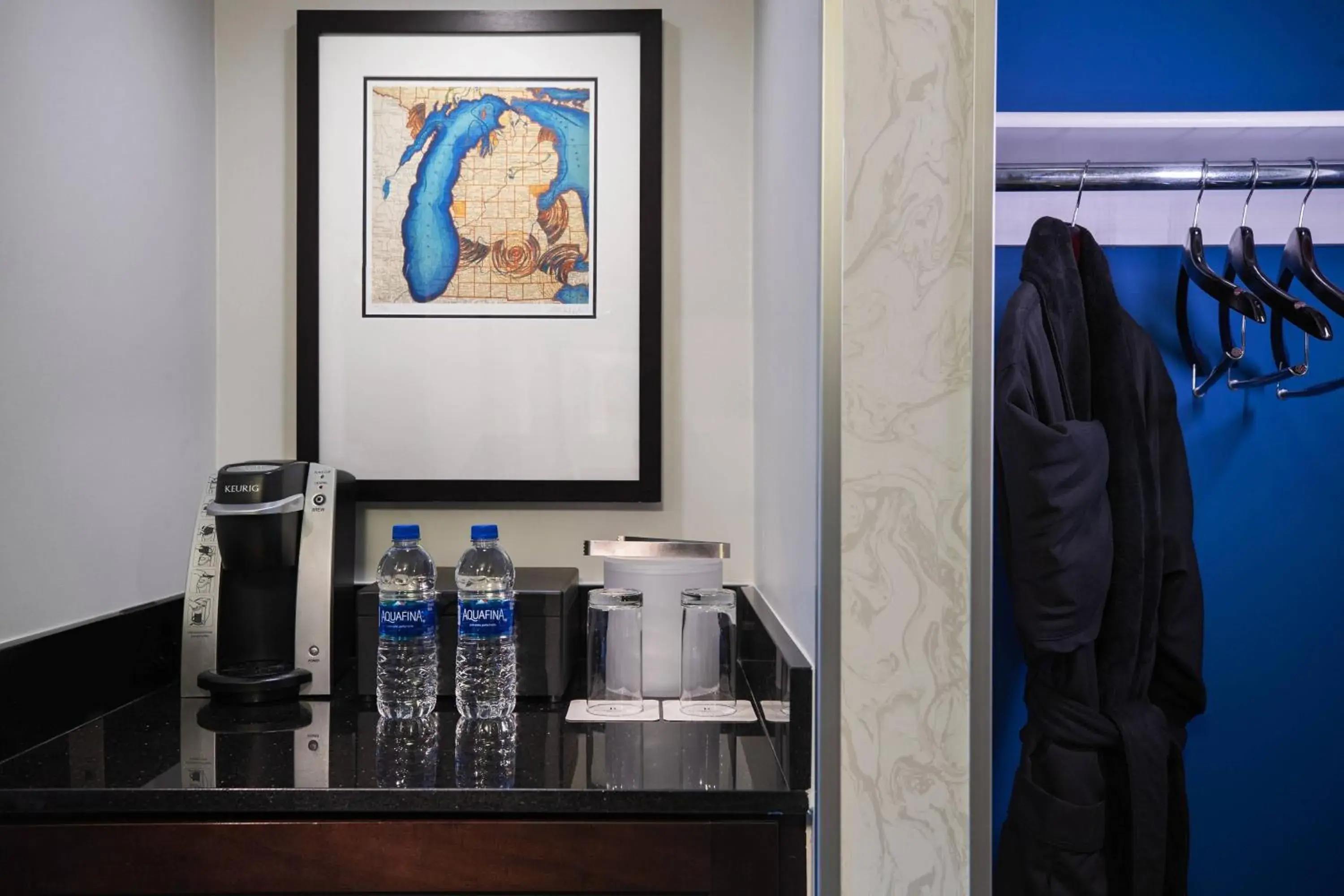 Premier Level King Room with Adapted Tub - Mobility and Hearing Accessible/Top Floor in The Baronette Renaissance Detroit-Novi Hotel Premier Level King Room with Adapted Tub - Mobility and Hearing Accessible/Top Floor in The Baronette Renaissance Detroit-Novi Hotel