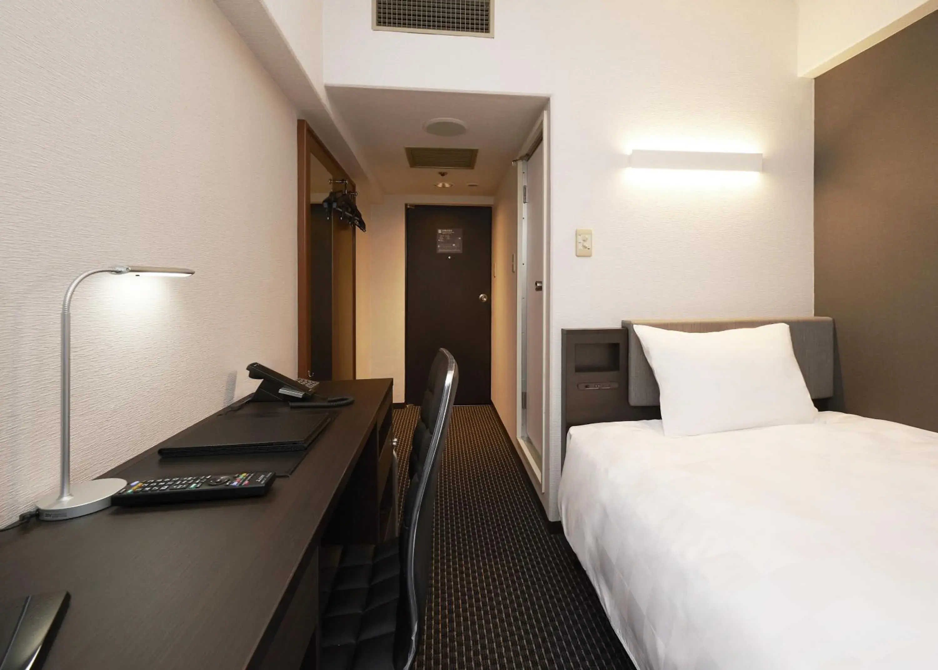 Bed in Hotel Consort Shin-Osaka Bed in Hotel Consort Shin-Osaka