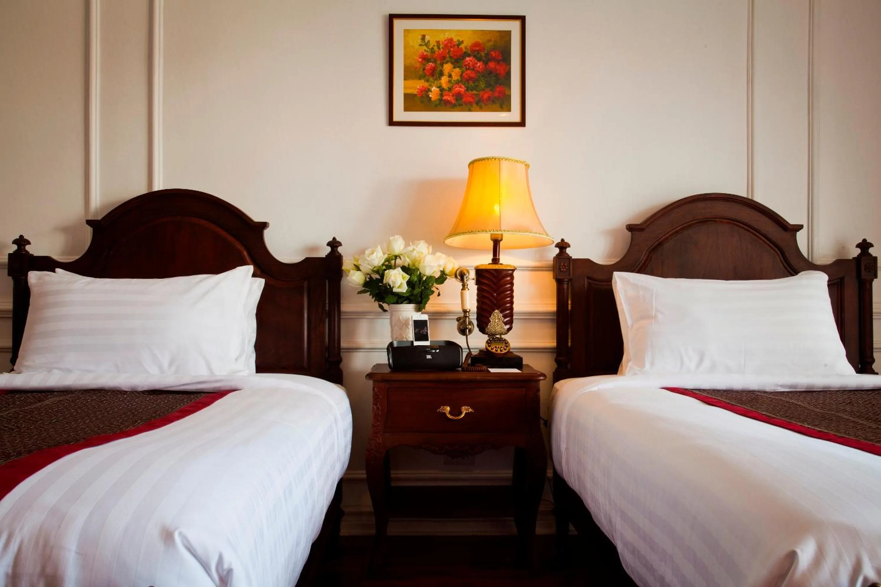 Bed in Dhavara Boutique Hotel